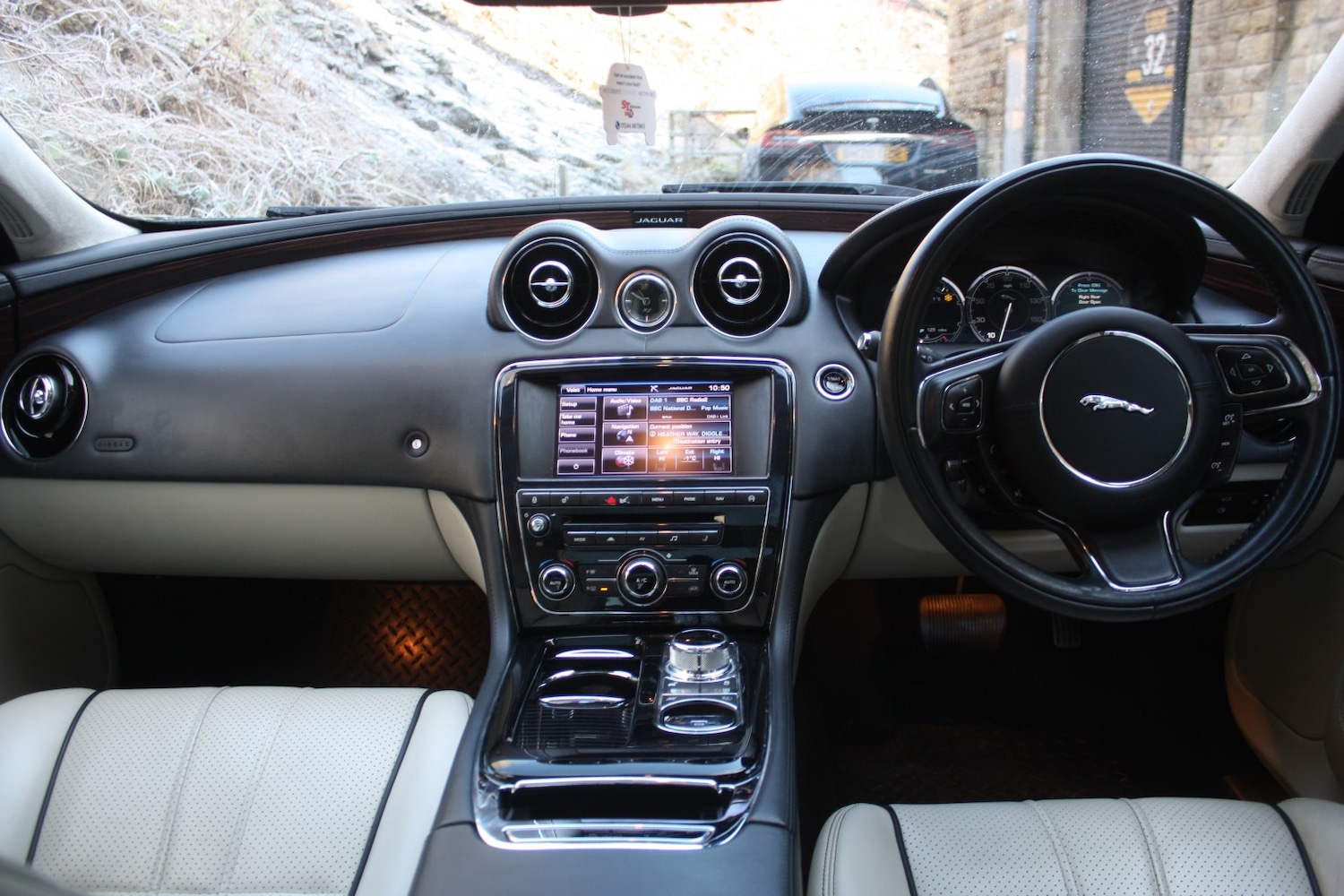 Used Jaguar XJ 2014 for sale - 76666128: Photo 2