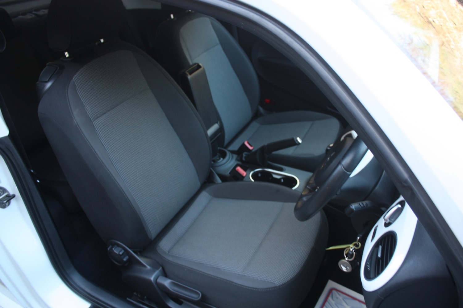 Used Volkswagen Beetle 2014 for sale - 77357376: Photo 10