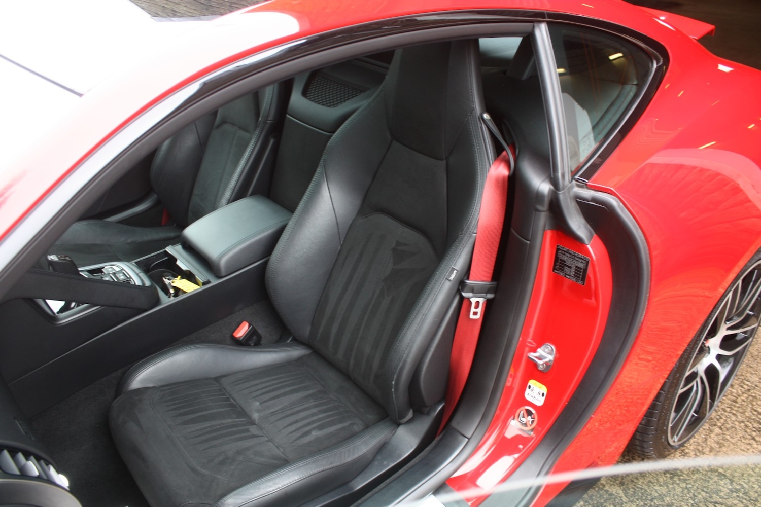 Used Jaguar F-Type 2017 for sale - 76128872: Photo 15