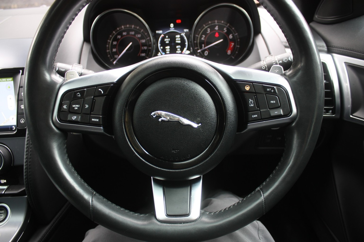 Used Jaguar F-Type 2017 for sale - 76128872: Photo 18