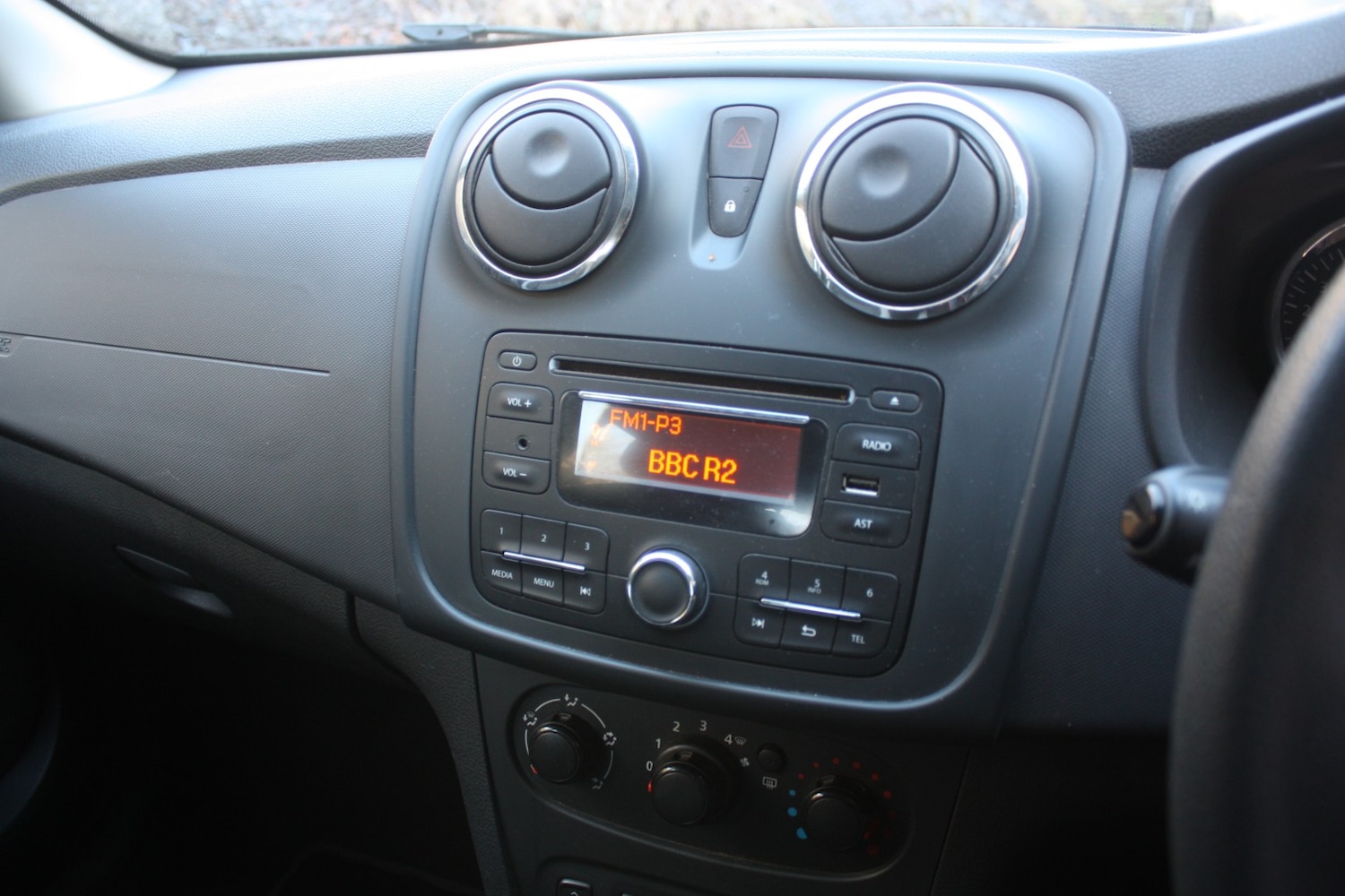 Used Dacia Sandero 2015 for sale - 77357367: Photo 13