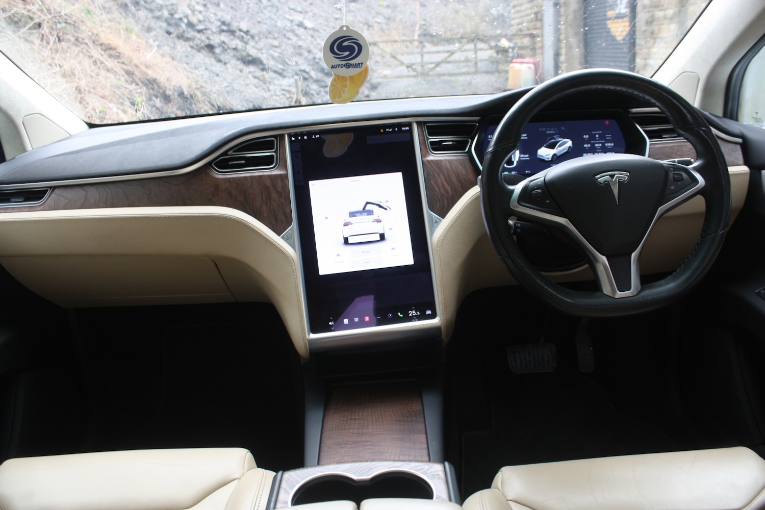 Used Tesla Model X 2017 for sale - 78070604: Photo 2