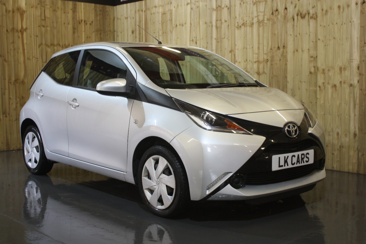 Used Toyota AYGO 2018 for sale - 76483028: Photo 1