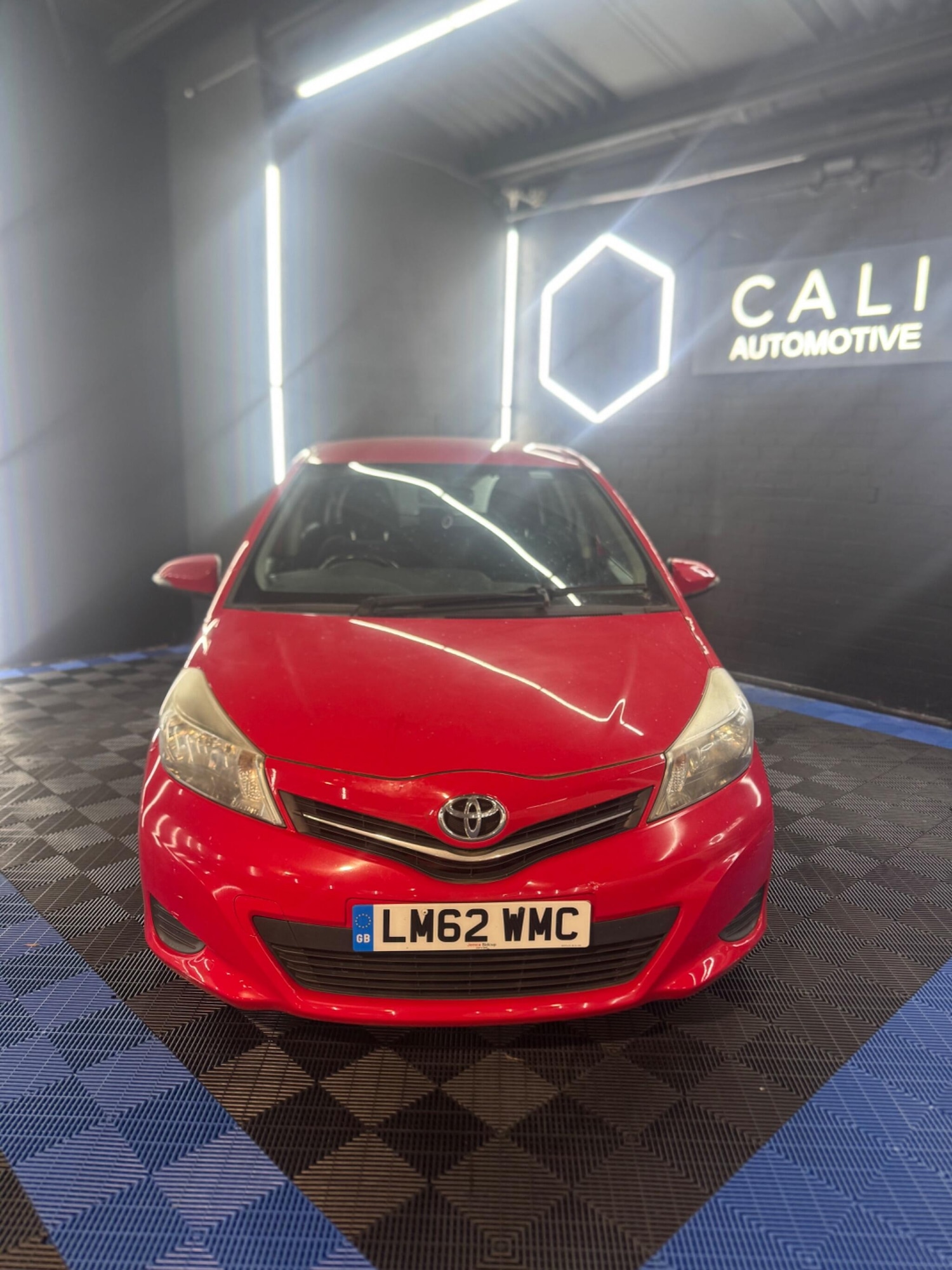 Used Toyota Yaris 2012 for sale - 77097734: Photo 2