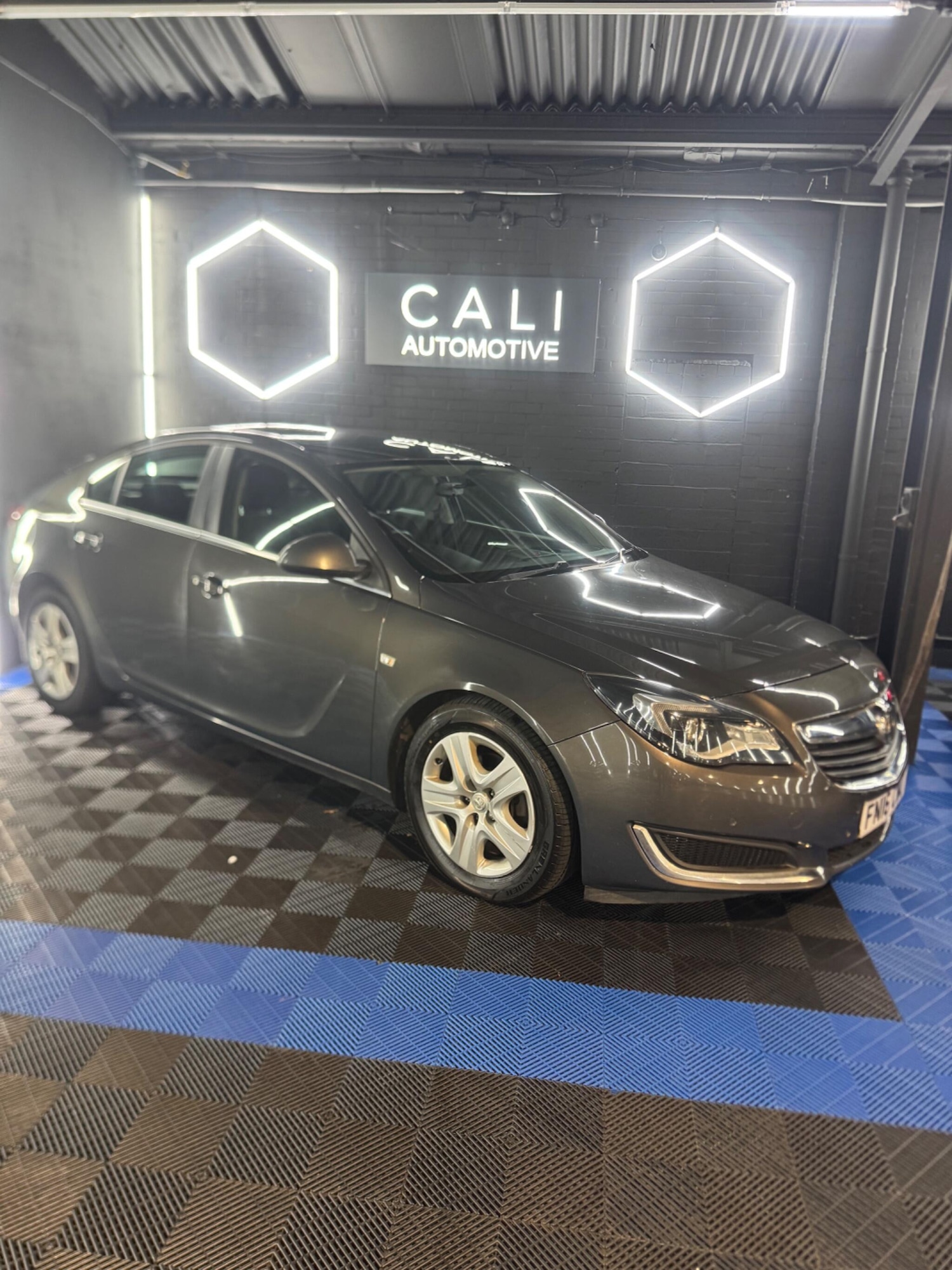 Used Vauxhall Insignia 2016 for sale - 76866482: Photo 1