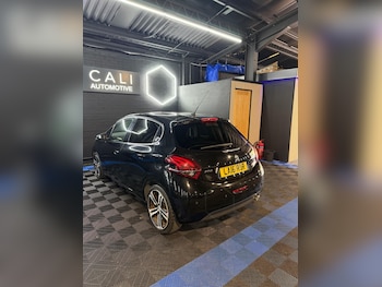 Used Peugeot 208 2016 for sale - 79076009: Photo