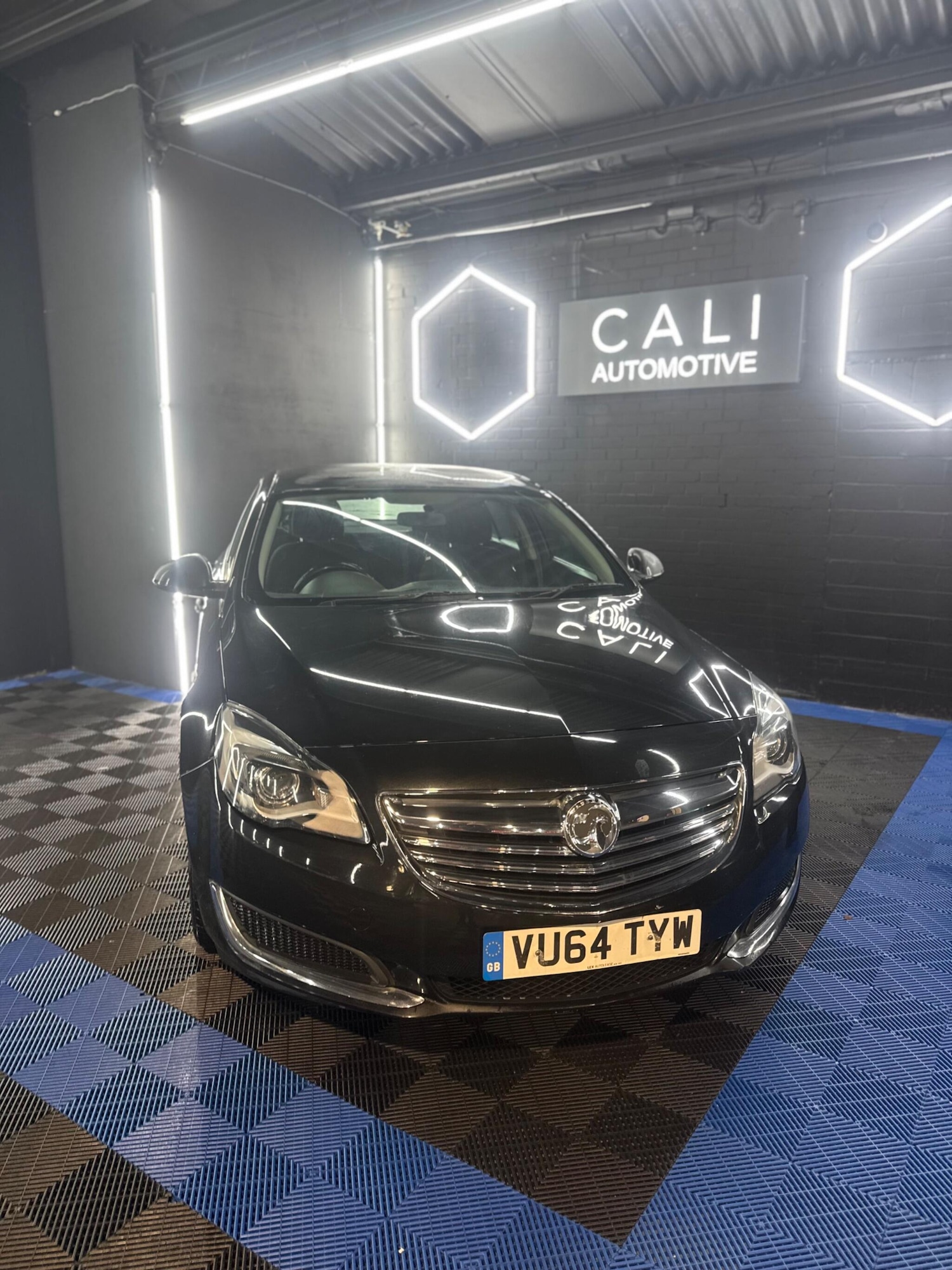 Used Vauxhall Insignia 2014 for sale - 77130939: Photo 2