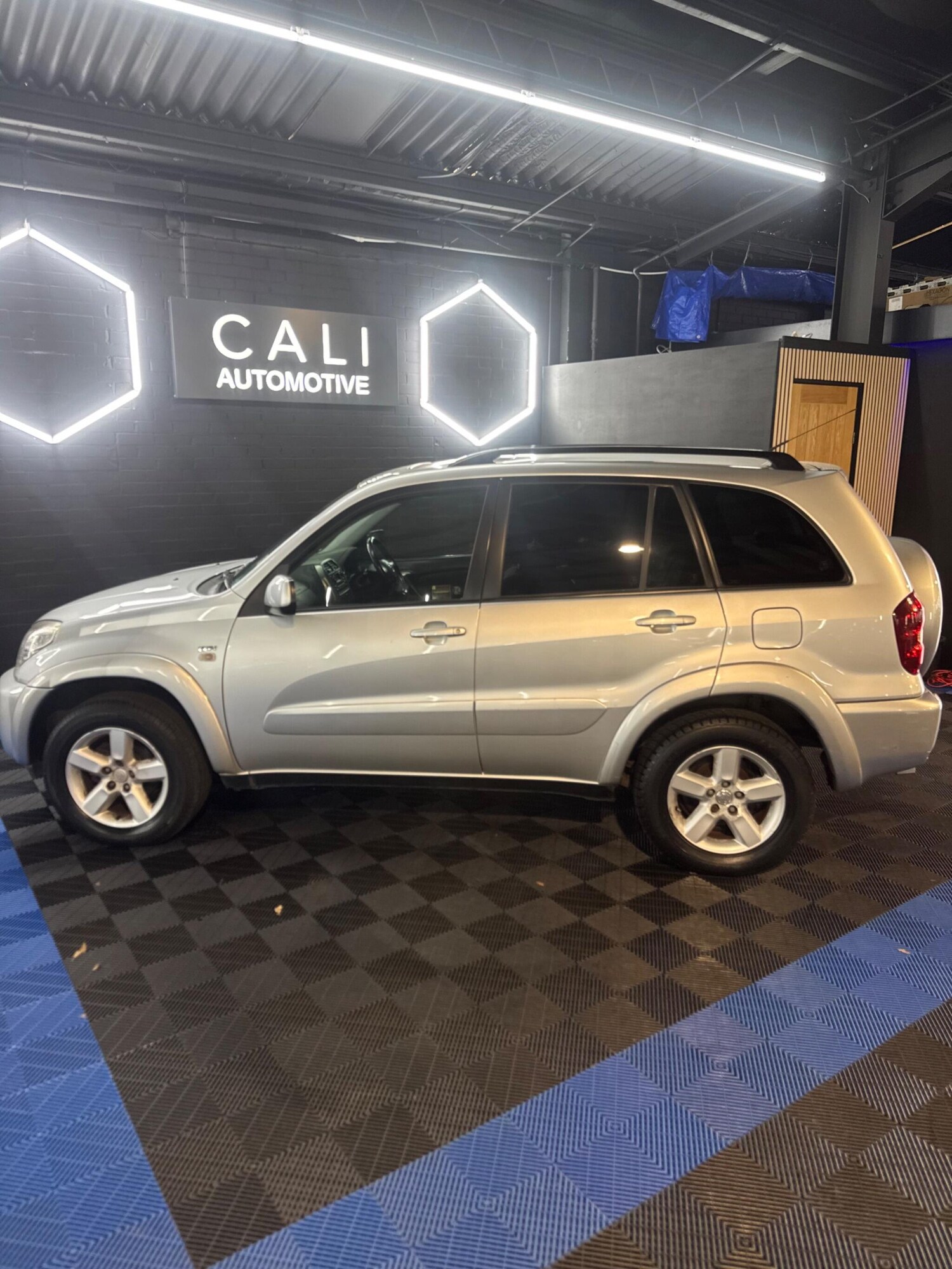 Used Toyota RAV4 for sale - 78141592: Photo 10