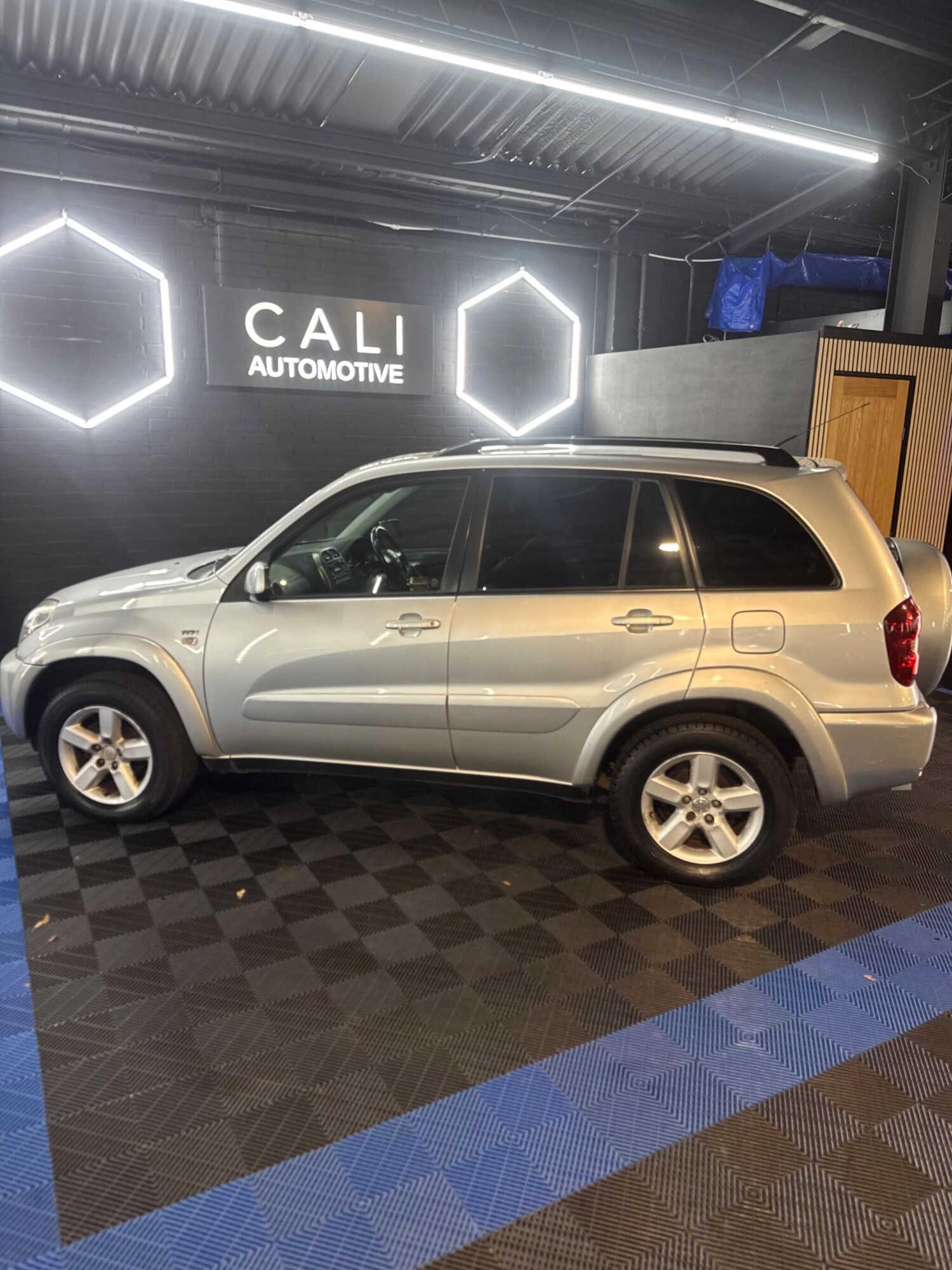 Used Toyota RAV4 for sale - 78141592: Photo 11