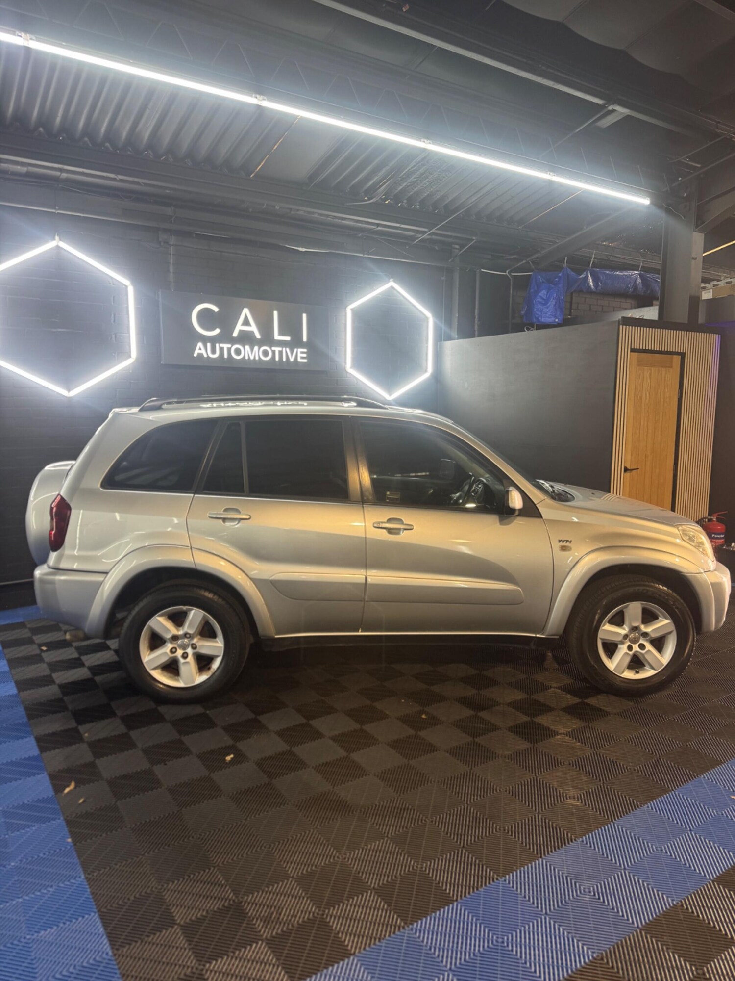 Used Toyota RAV4 for sale - 78141592: Photo 16