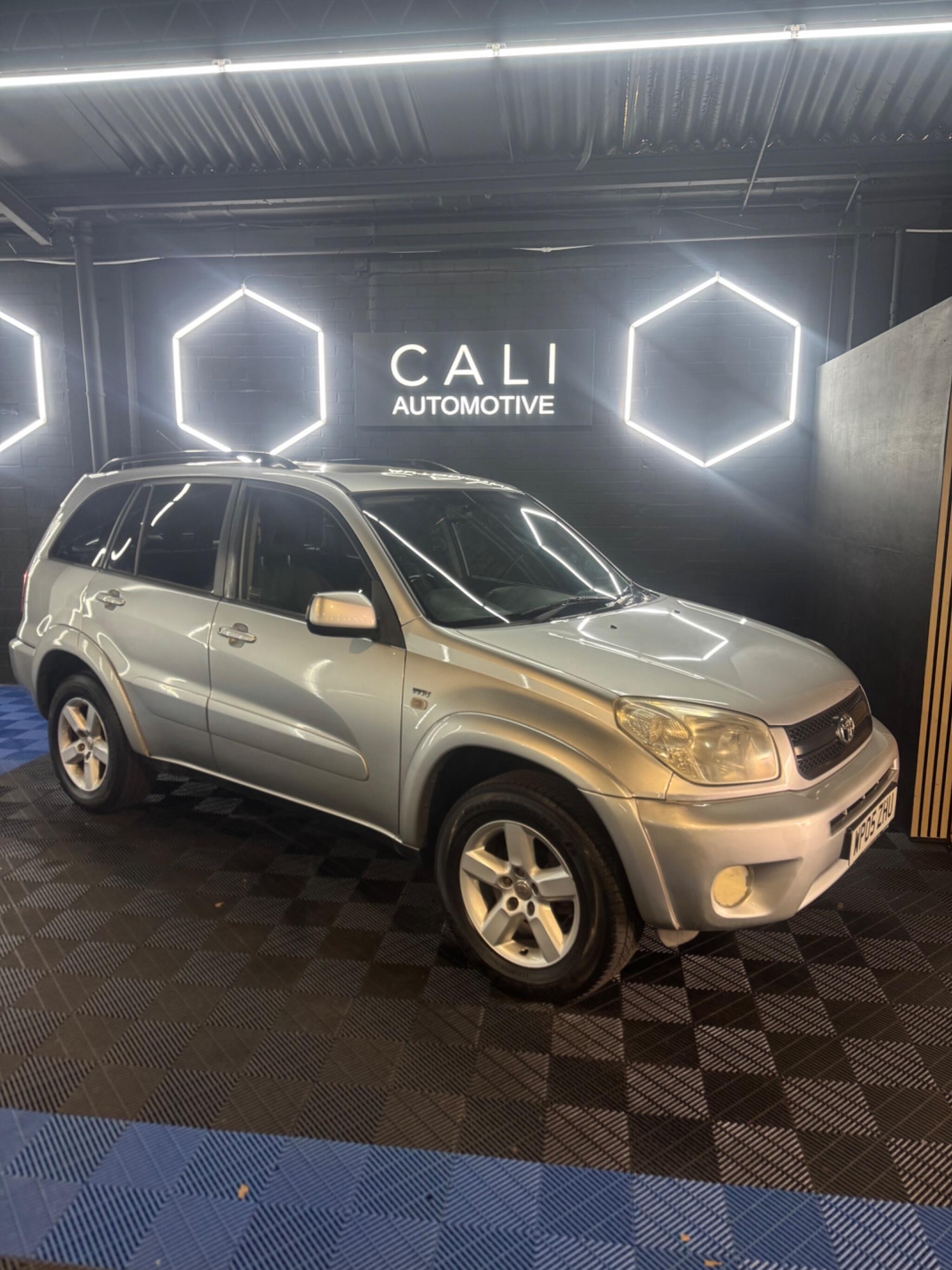 Used Toyota RAV4 for sale - 78141592: Photo 2