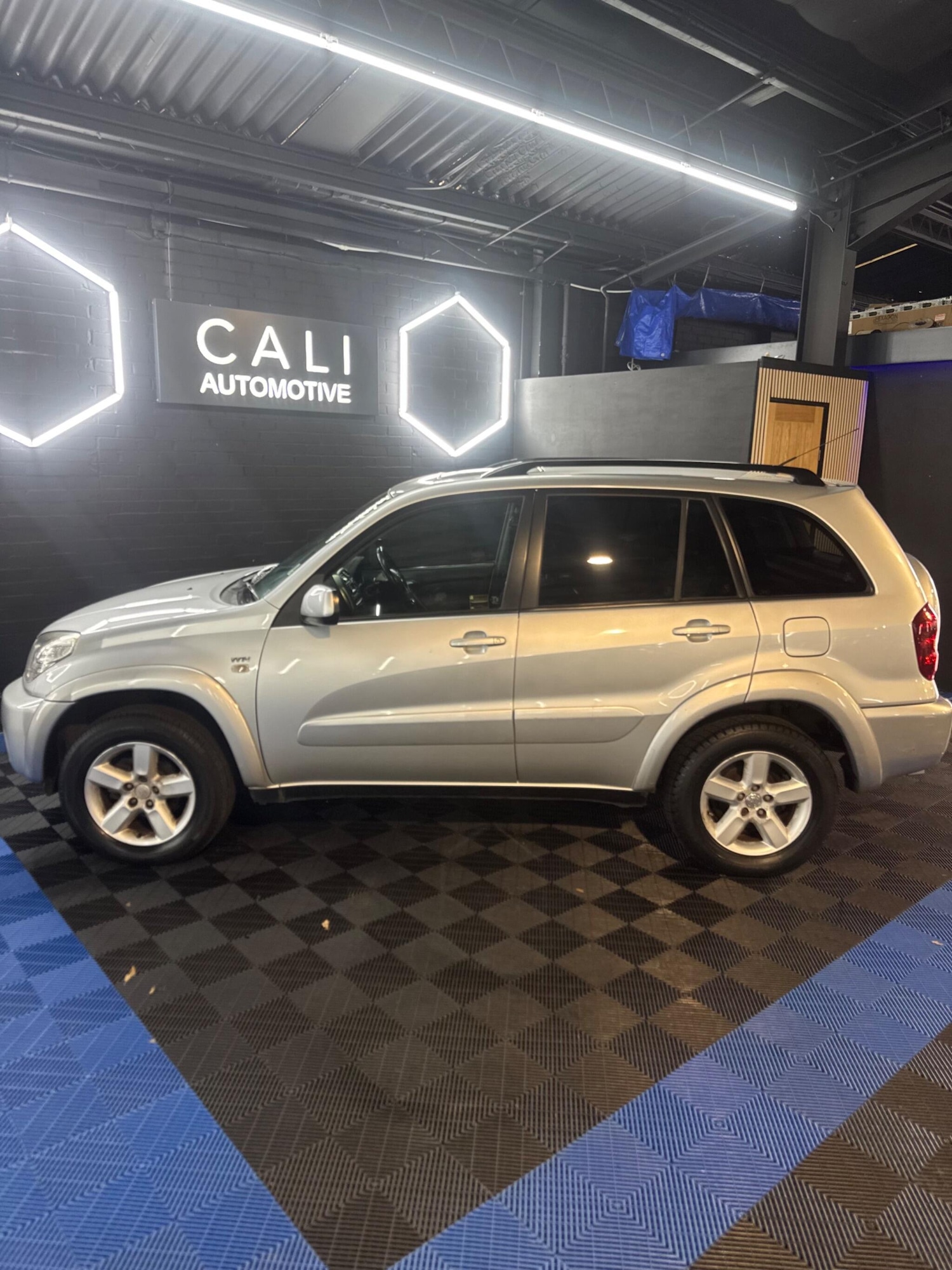 Used Toyota RAV4 for sale - 78141592: Photo 5