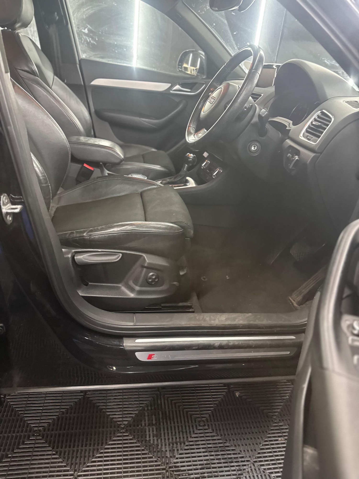 Used Audi Q3 2013 for sale - 77331651: Photo 16