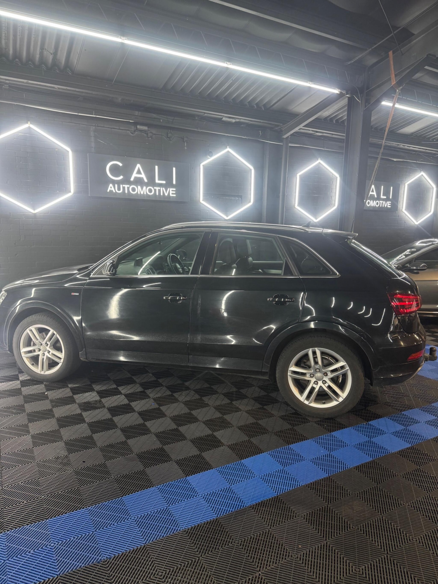 Used Audi Q3 2013 for sale - 77331651: Photo 8