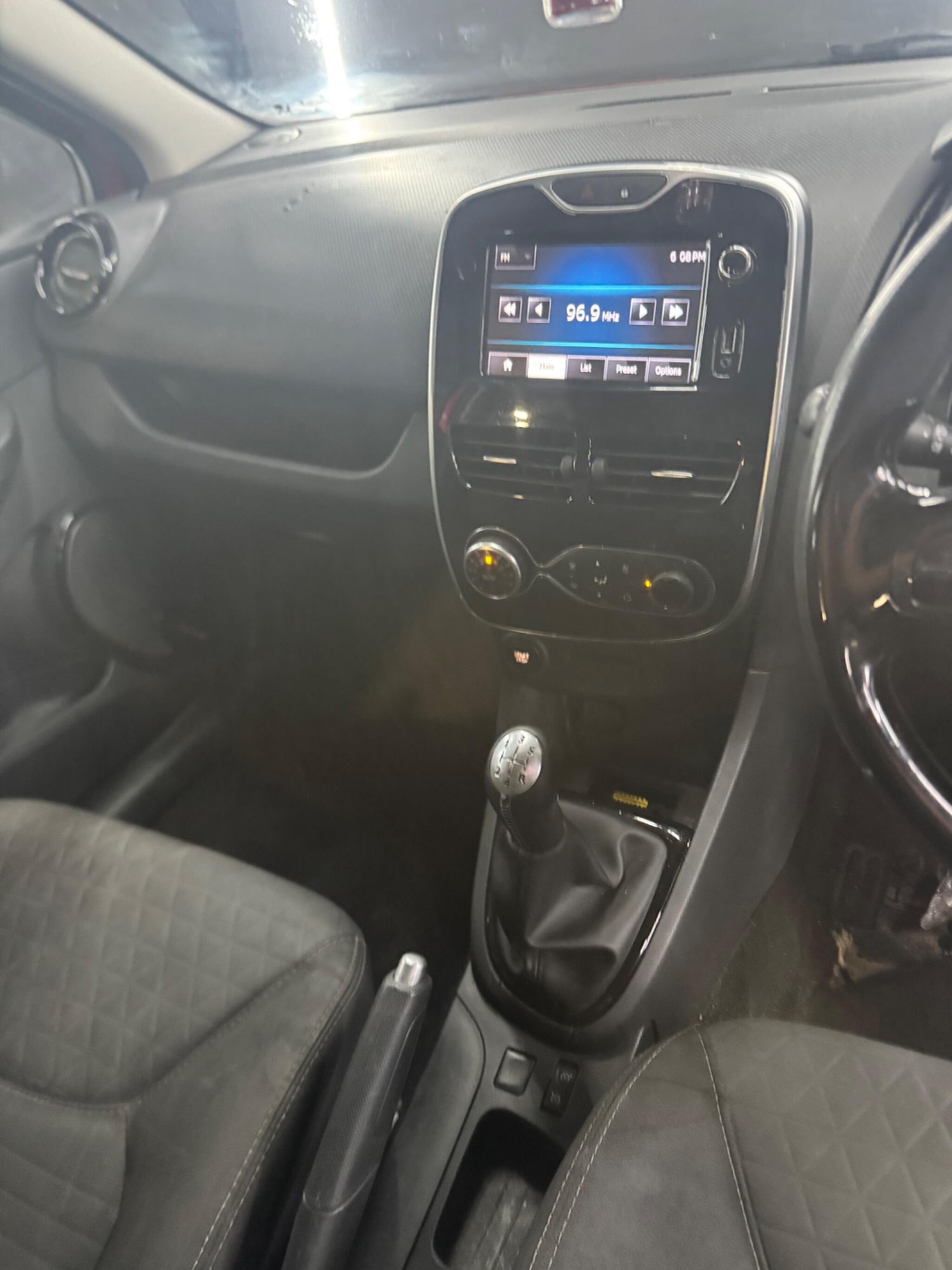 Used Renault Clio 2015 for sale - 76866561: Photo 13