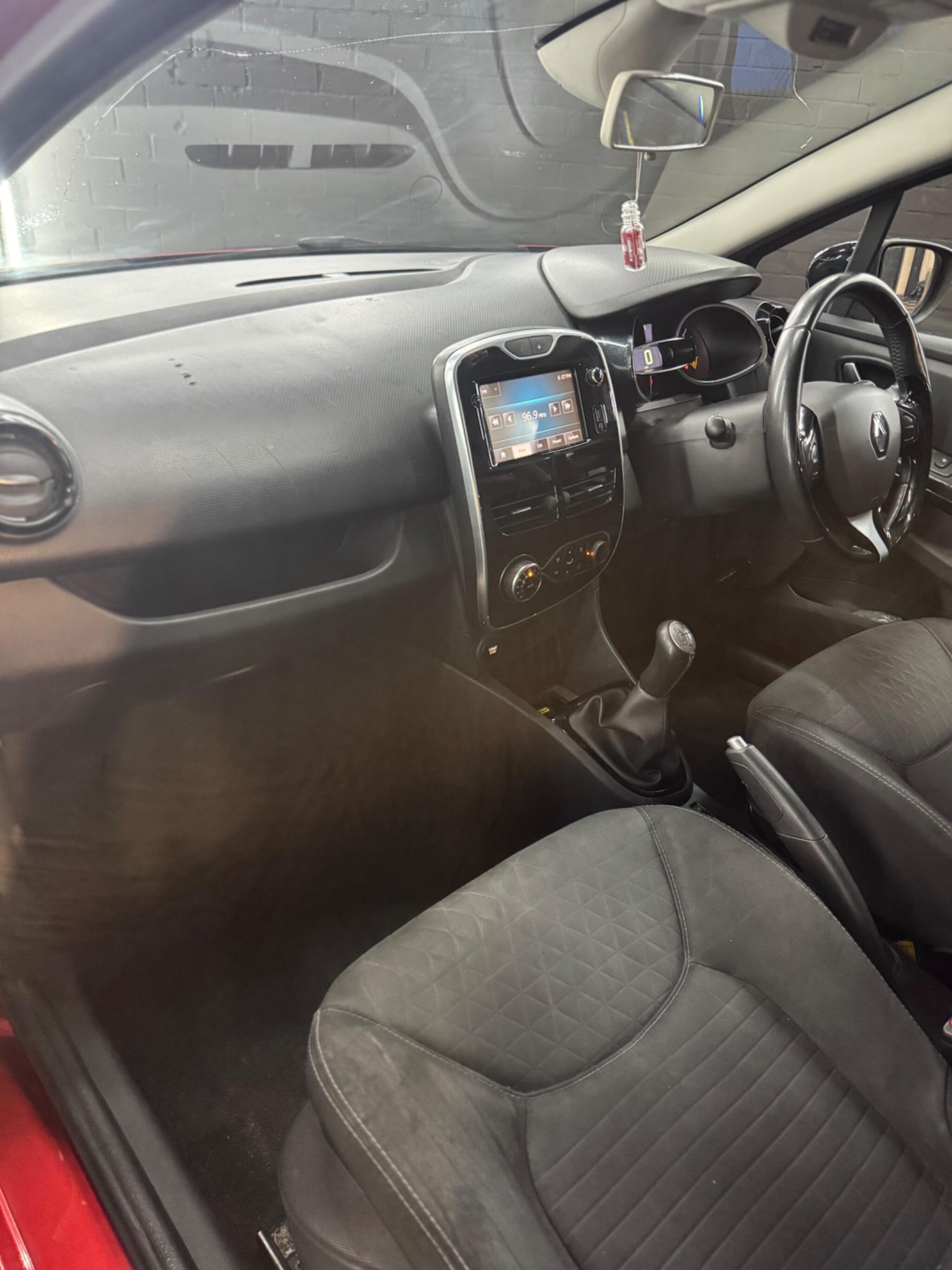 Used Renault Clio 2015 for sale - 76866561: Photo 15