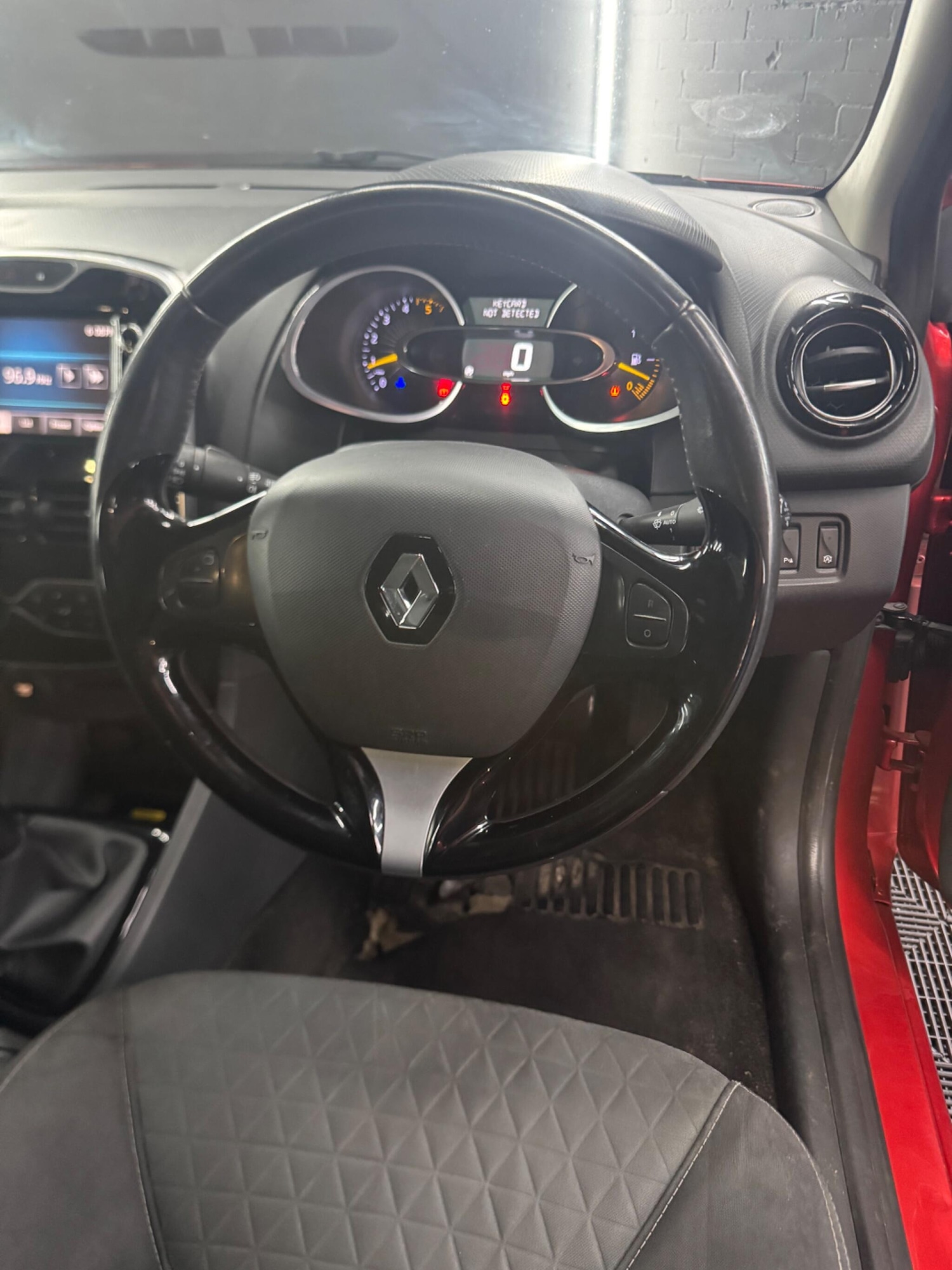 Used Renault Clio 2015 for sale - 76866561: Photo 27