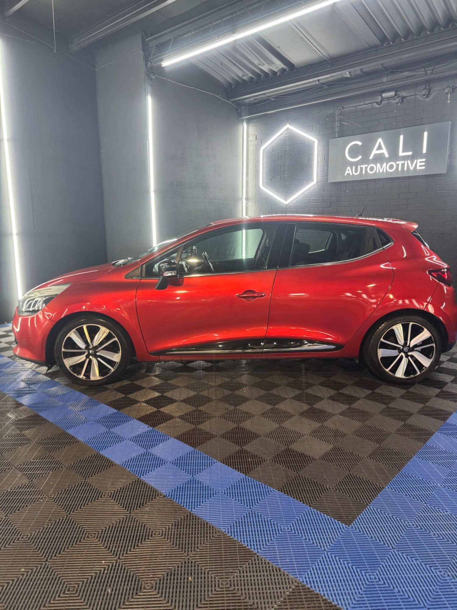 Used Renault Clio 2015 for sale - 76866561: Photo 4