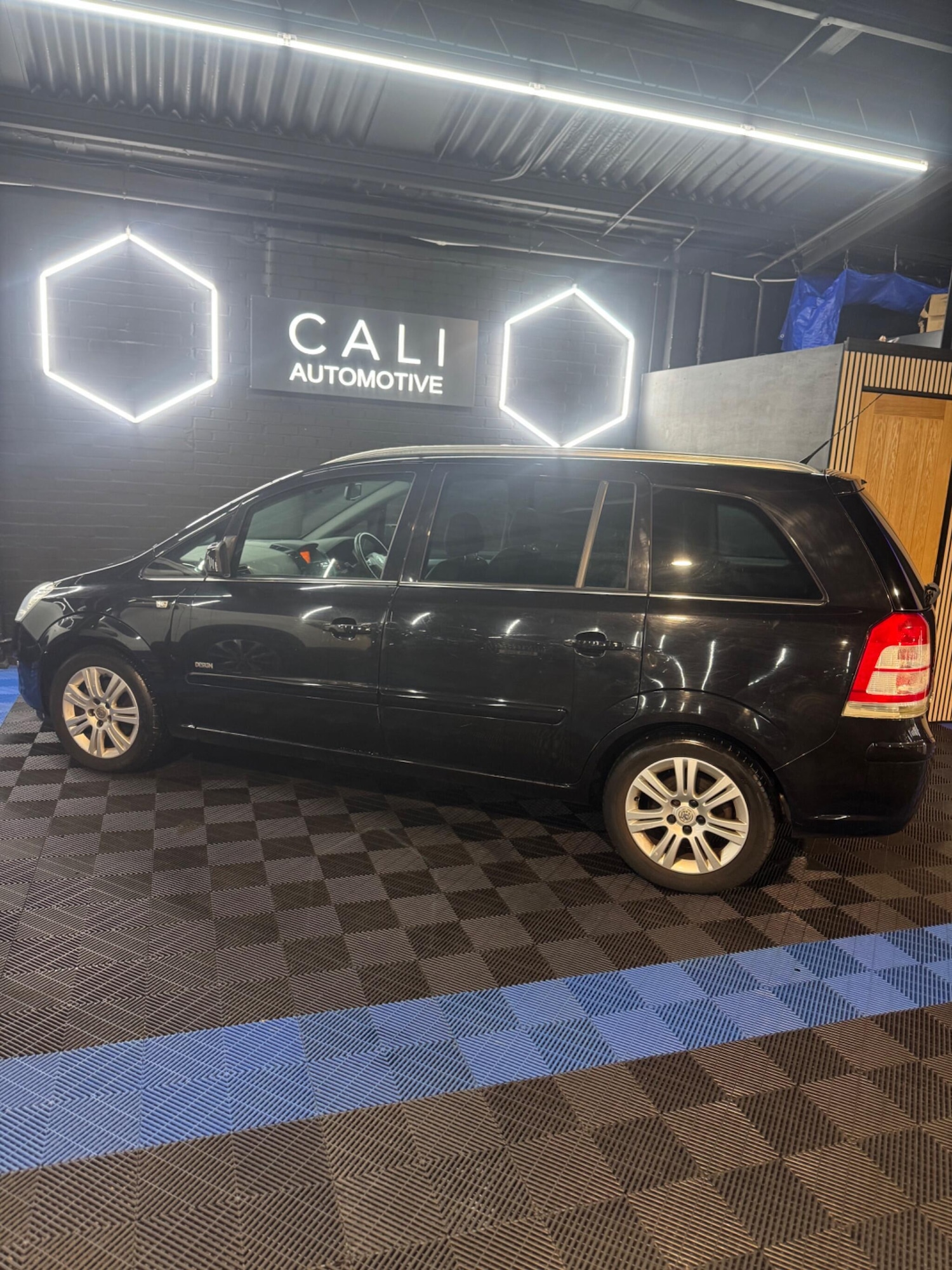 Used Vauxhall Zafira 2011 for sale - 77598086: Photo 24