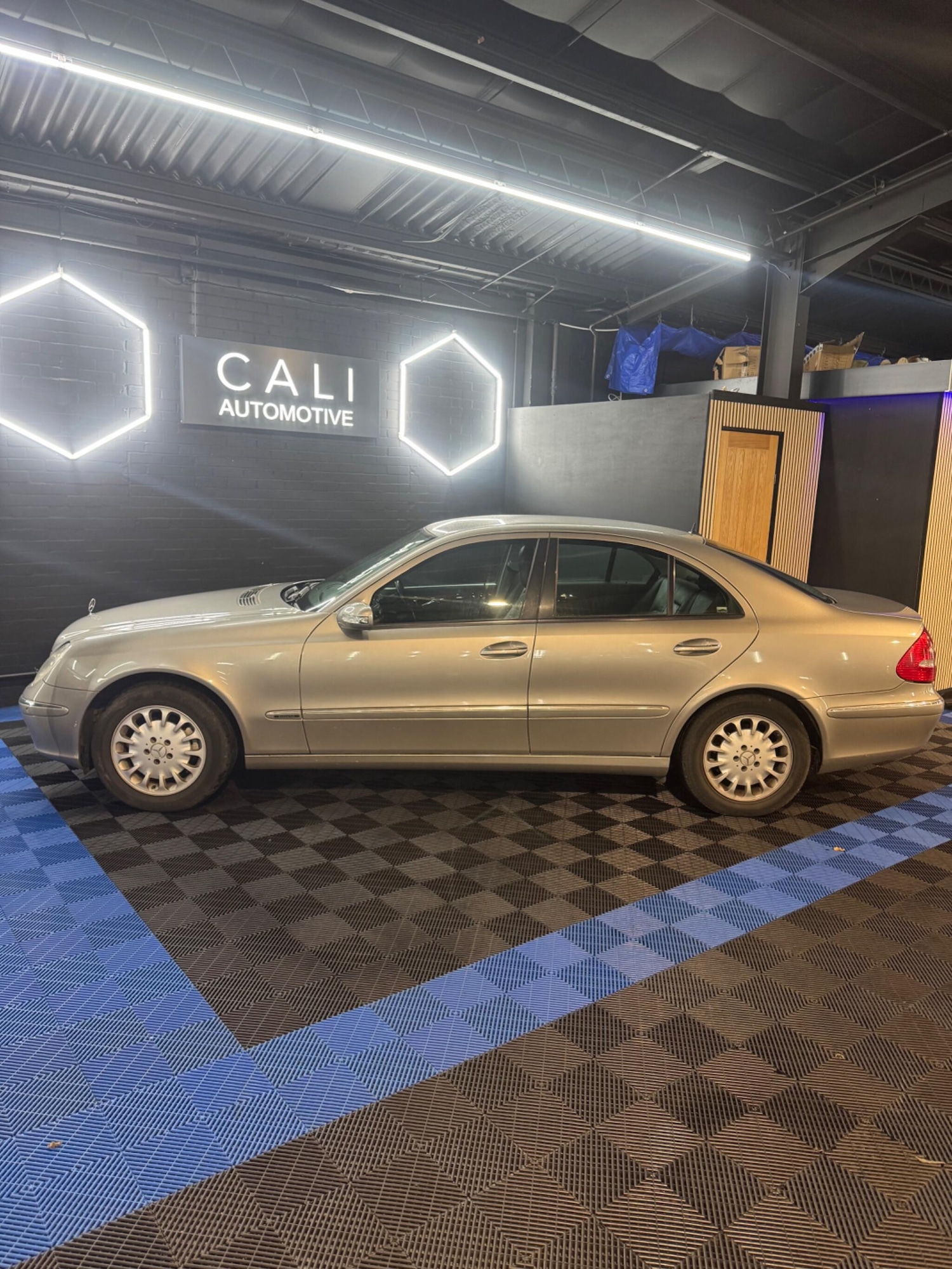 Used Mercedes-Benz E Class 2005 for sale - 77612636: Photo 11