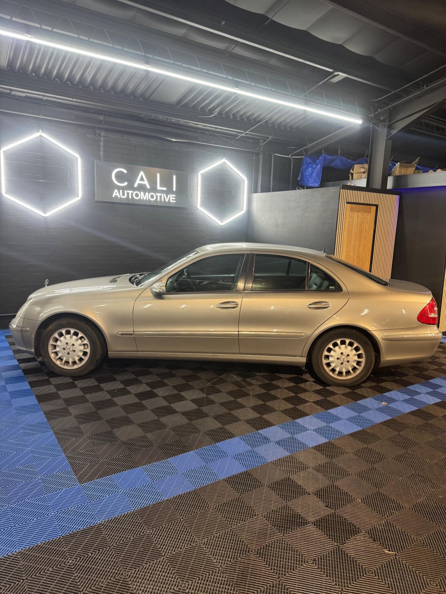 Used Mercedes-Benz E Class 2005 for sale - 77612636: Photo 12