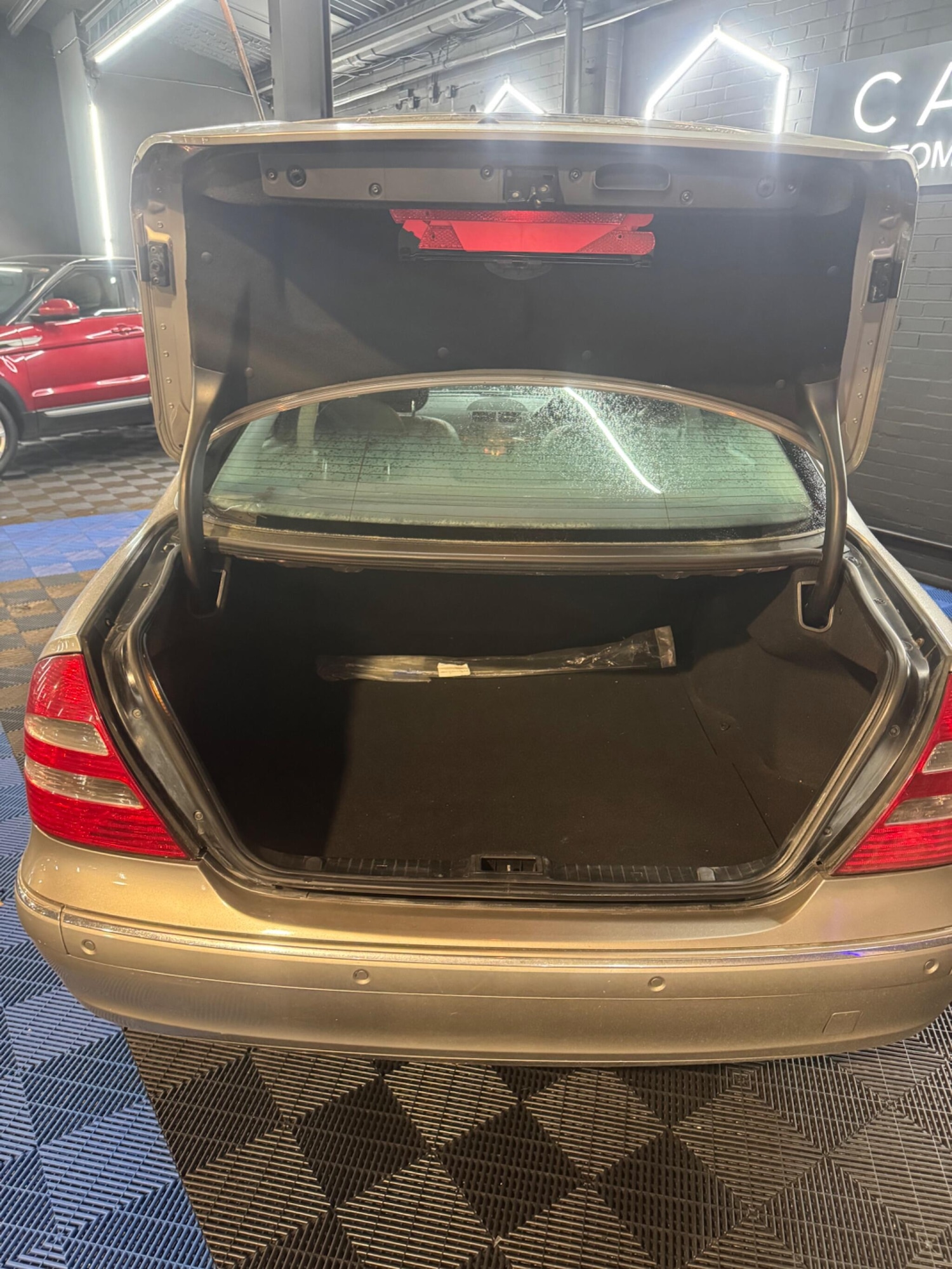 Used Mercedes-Benz E Class 2005 for sale - 77612636: Photo 32