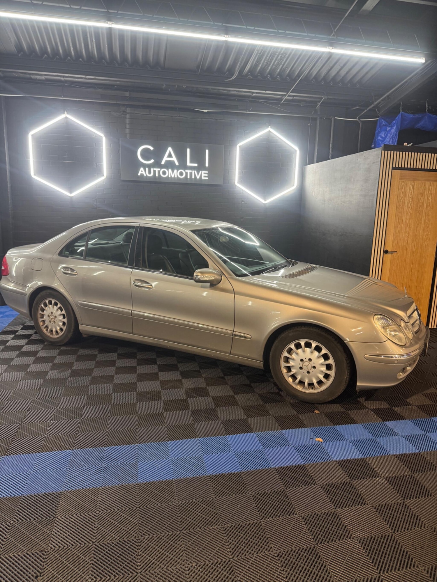 Used Mercedes-Benz E Class 2005 for sale - 77612636: Photo 35