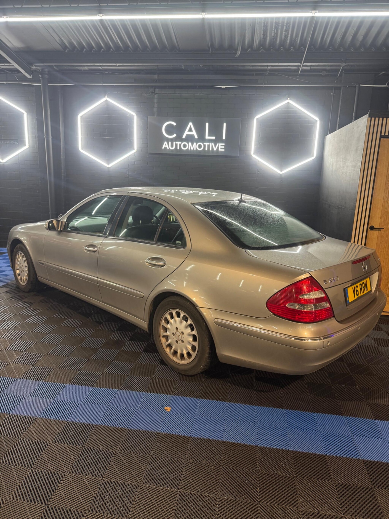 Used Mercedes-Benz E Class 2005 for sale - 77612636: Photo 4