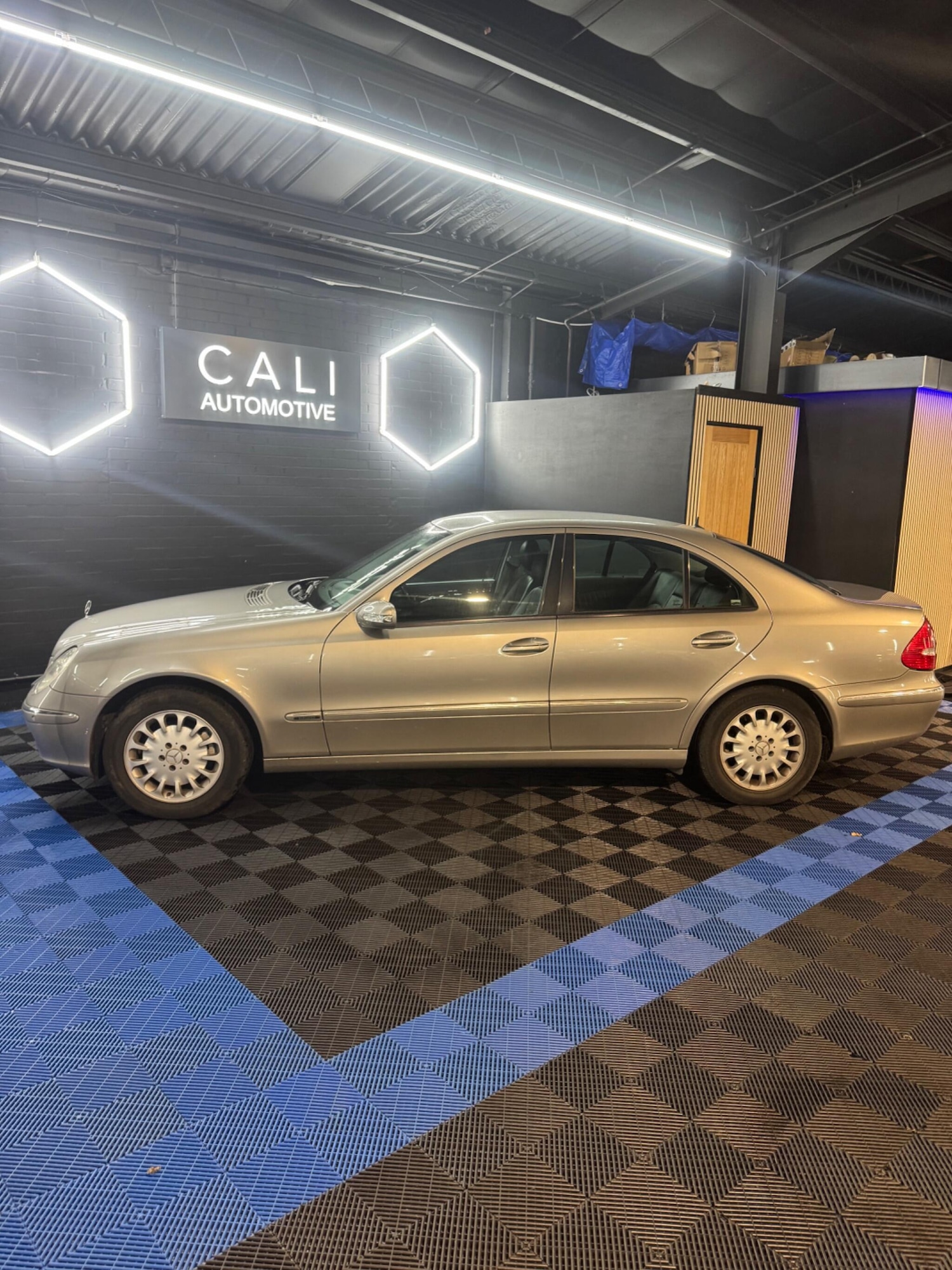 Used Mercedes-Benz E Class 2005 for sale - 77612636: Photo 5