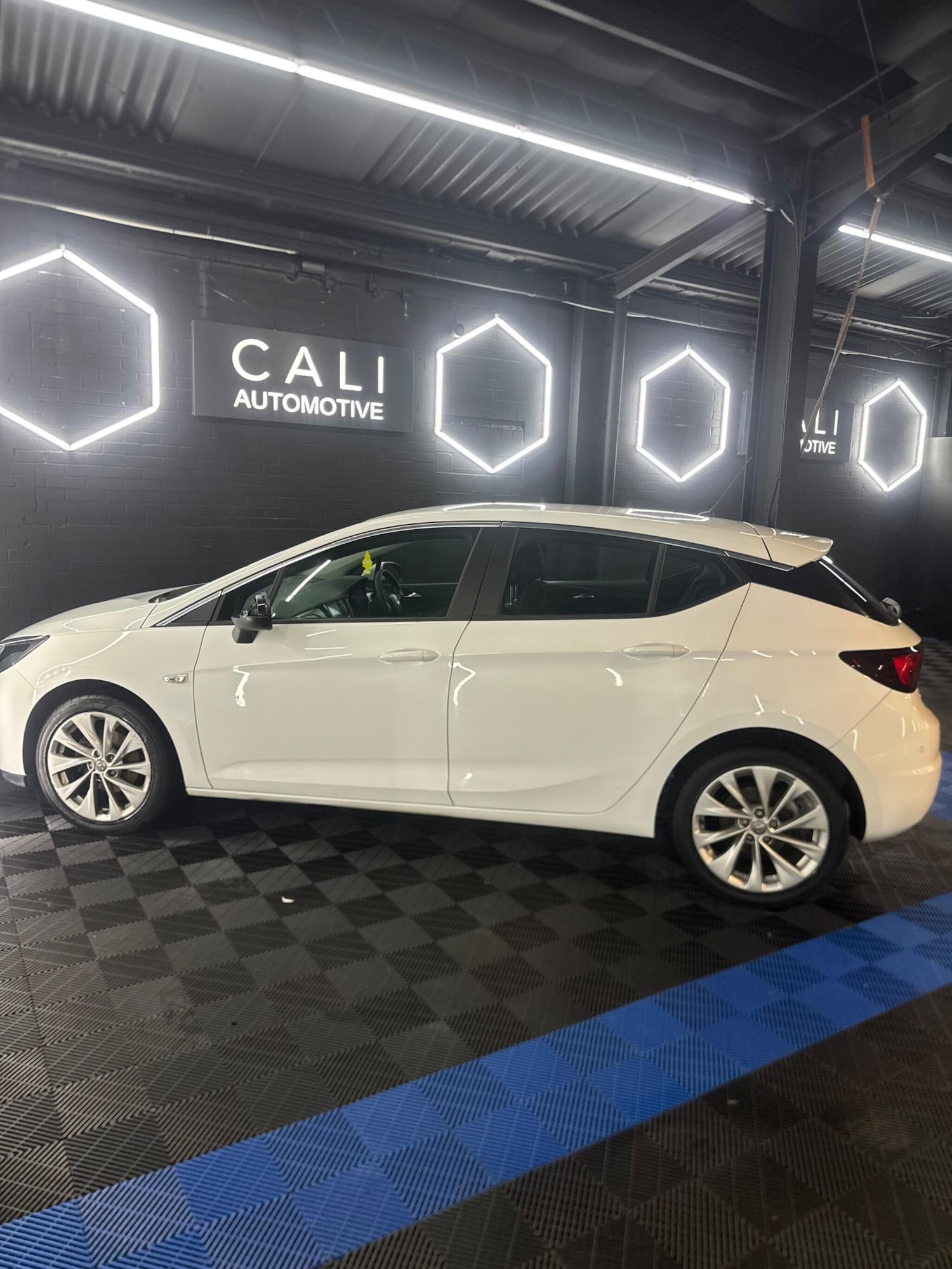 Used Vauxhall Astra 2016 for sale - 77097630: Photo 4