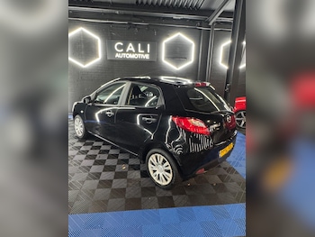 Used Mazda Mazda2 2010 for sale - 76866074: Photo