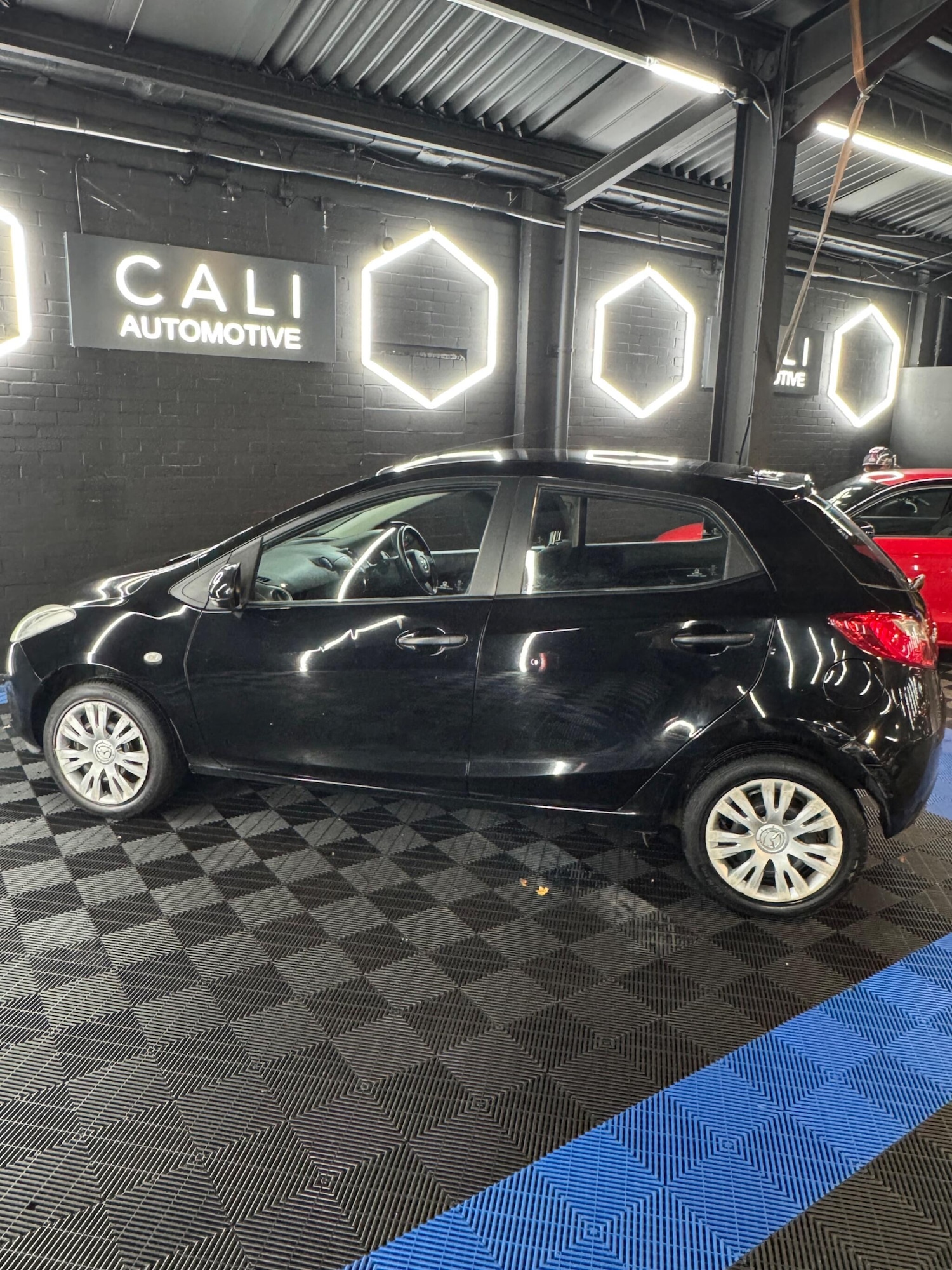 Used Mazda Mazda2 2010 for sale - 76866074: Photo 4