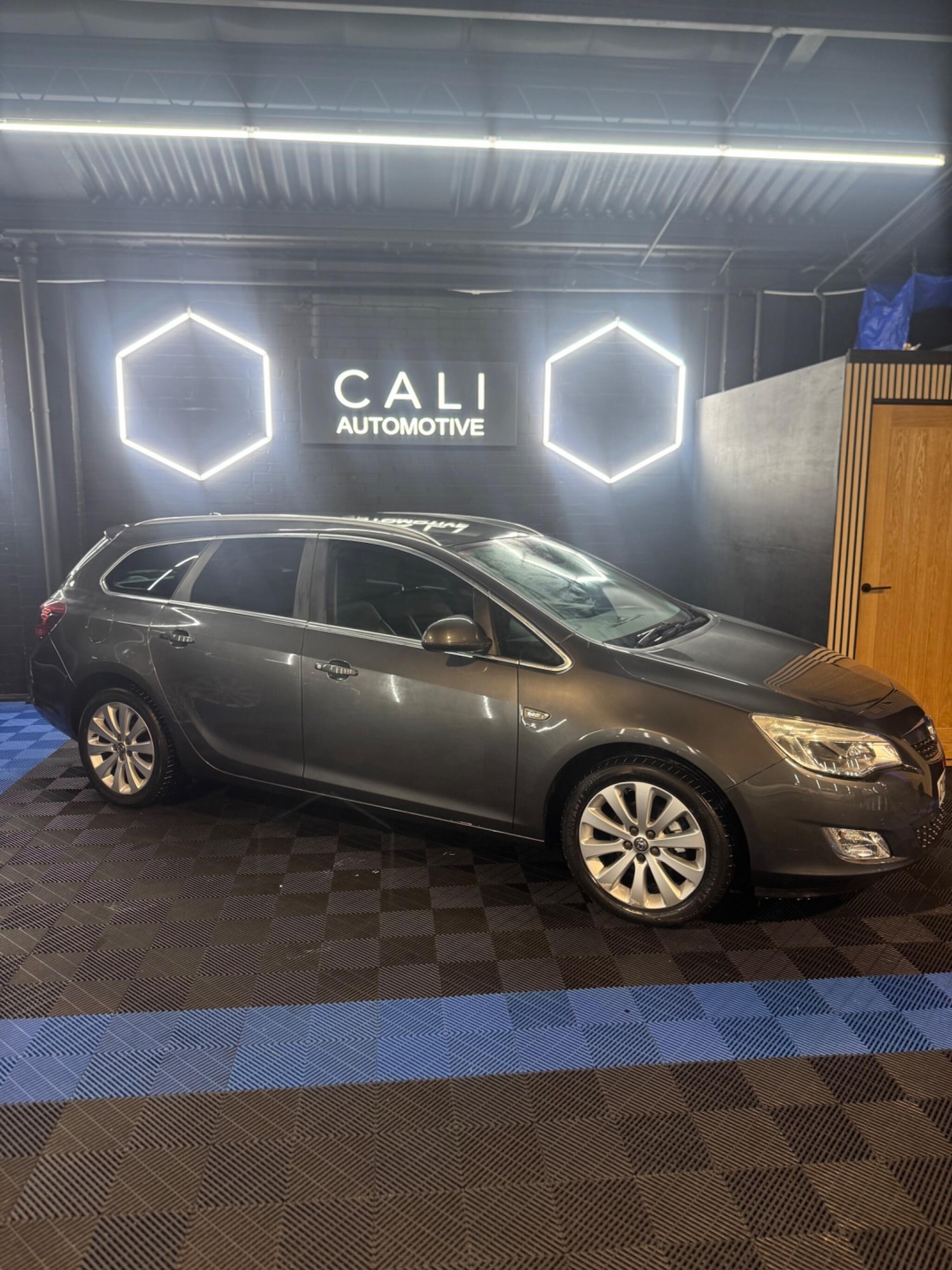 Used Vauxhall Astra 2010 for sale - 77538034: Photo 11