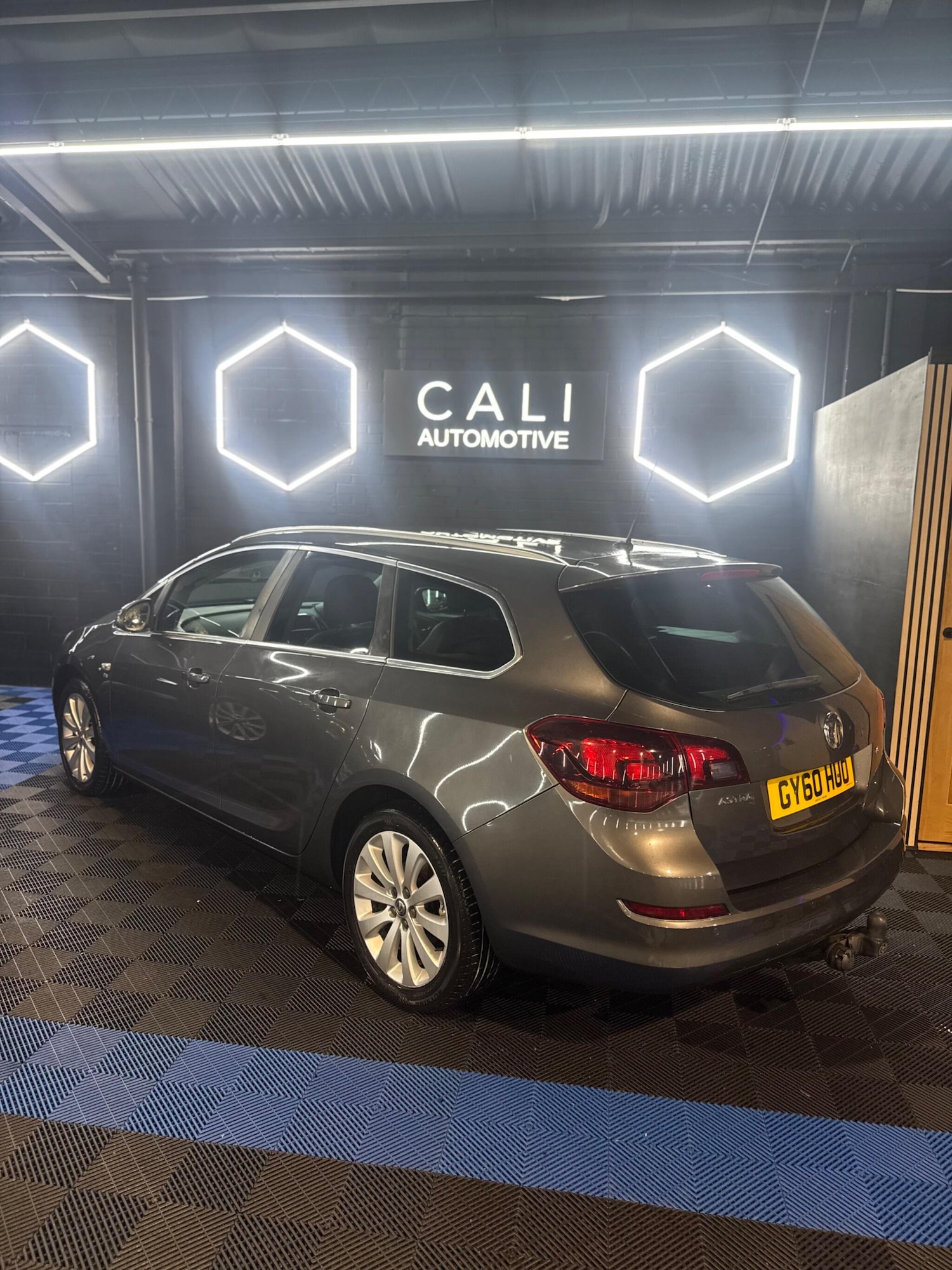 Used Vauxhall Astra 2010 for sale - 77538034: Photo 3