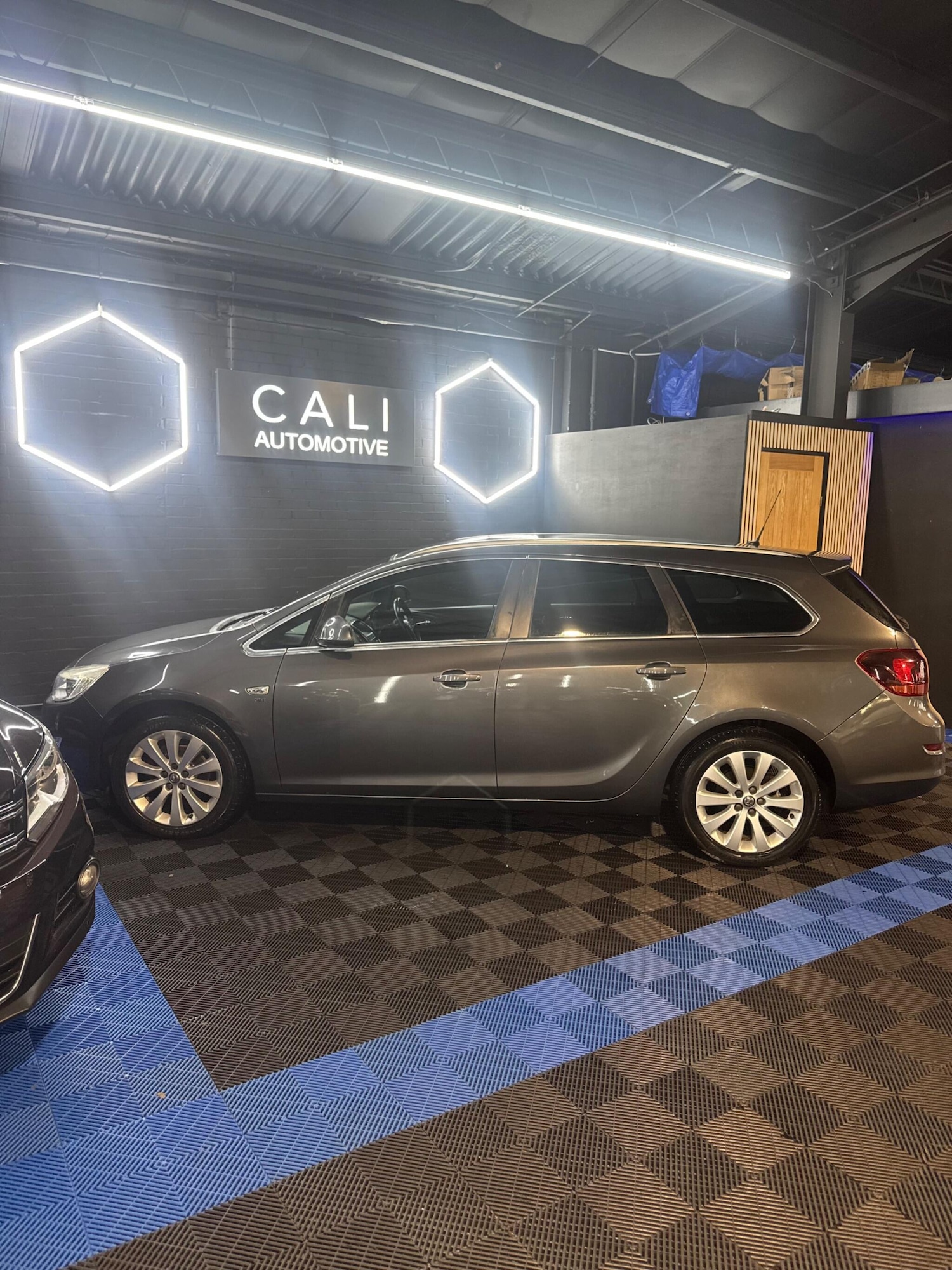 Used Vauxhall Astra 2010 for sale - 77538034: Photo 30