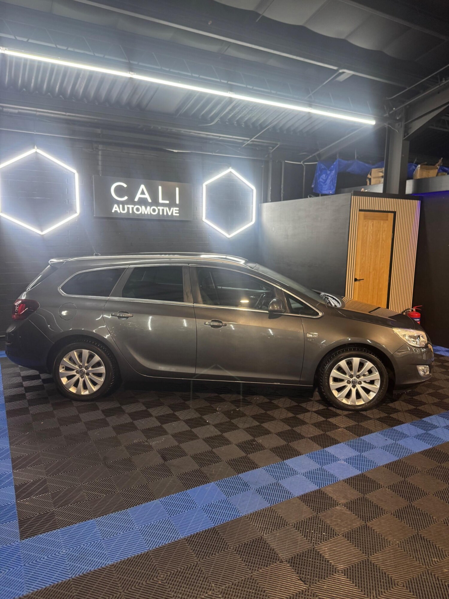 Used Vauxhall Astra 2010 for sale - 77538034: Photo 34