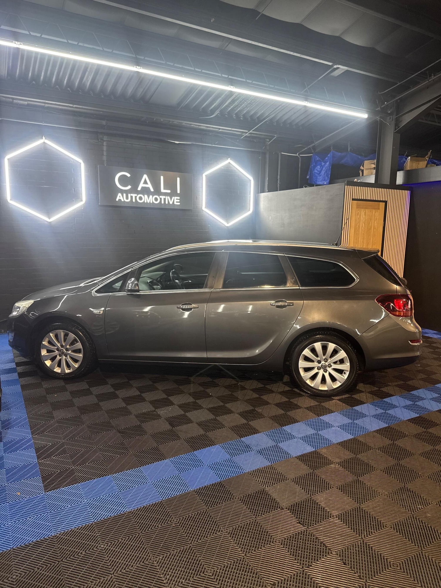 Used Vauxhall Astra 2010 for sale - 77538034: Photo 4