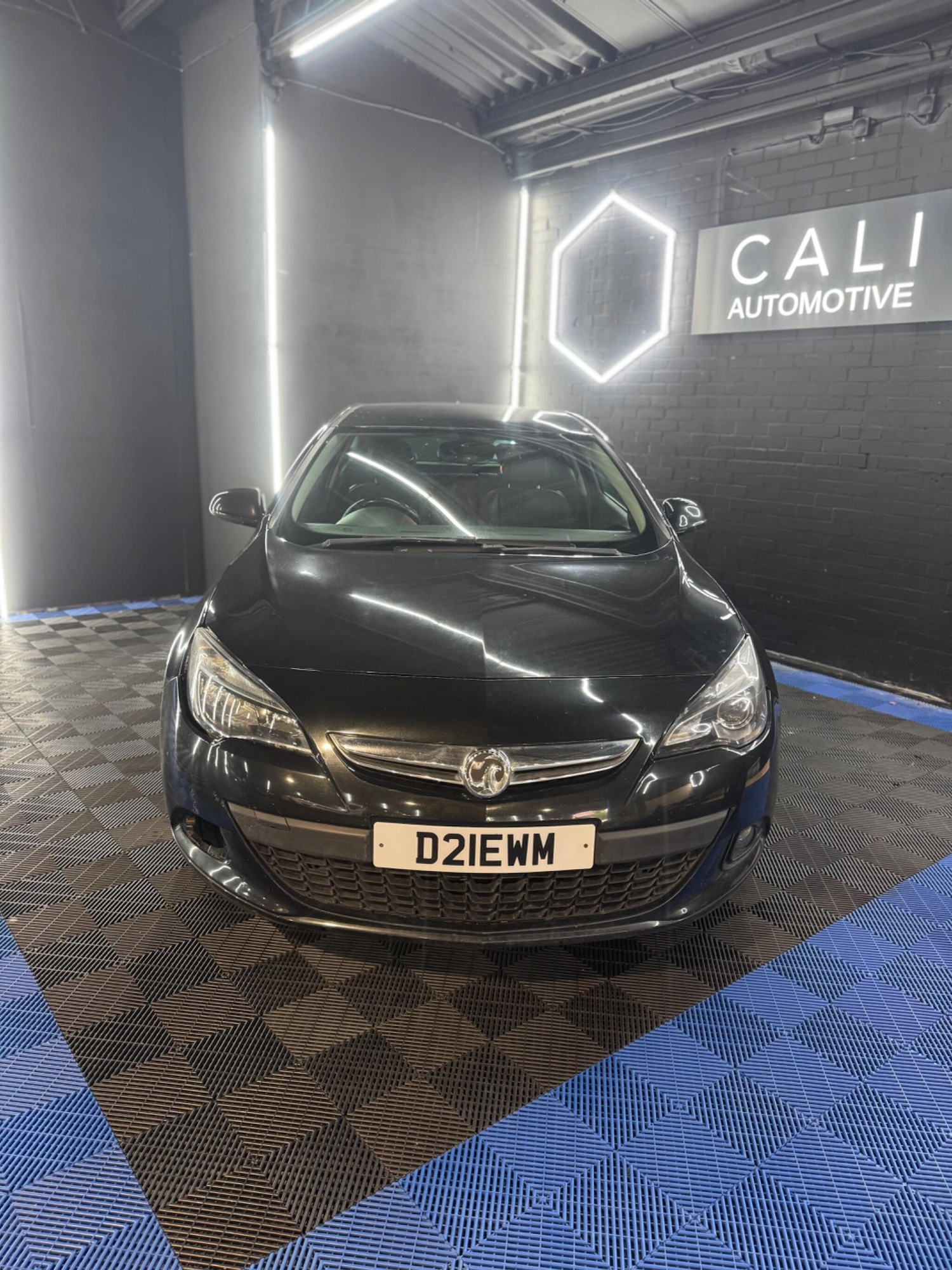 Used Vauxhall Astra GTC 2014 for sale - 76886227: Photo 2