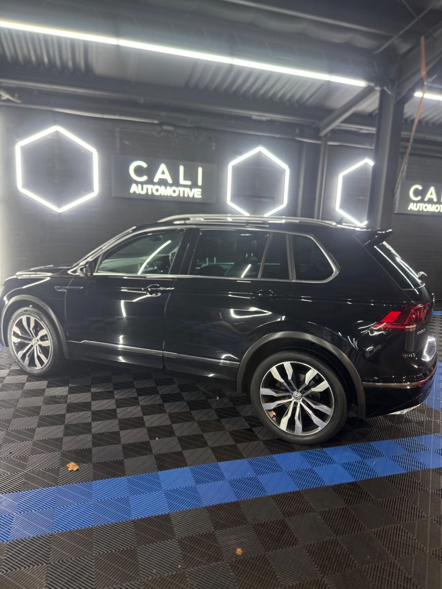 Used Volkswagen Tiguan for sale - 77808264: Photo 11