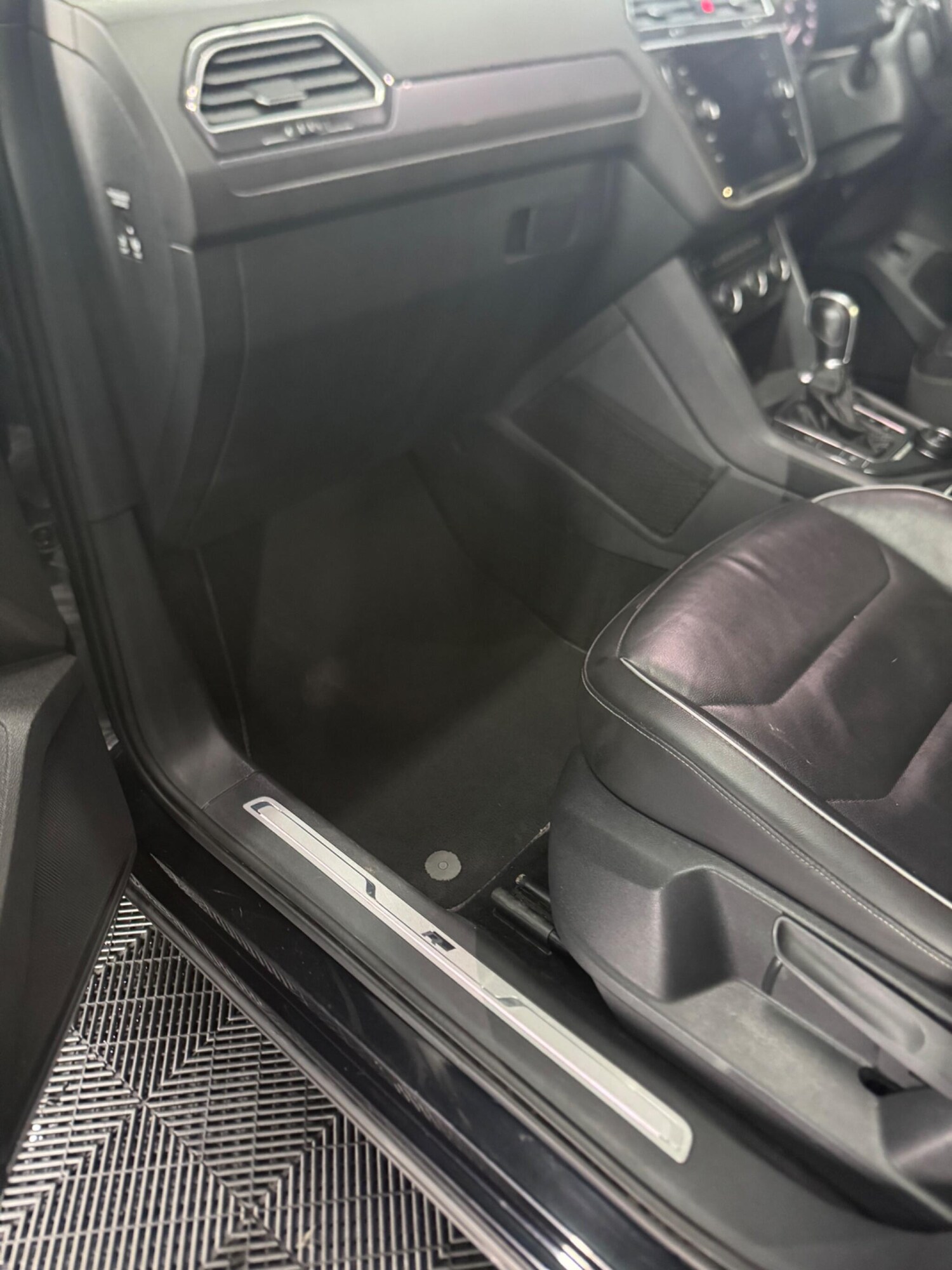 Used Volkswagen Tiguan for sale - 77808264: Photo 28