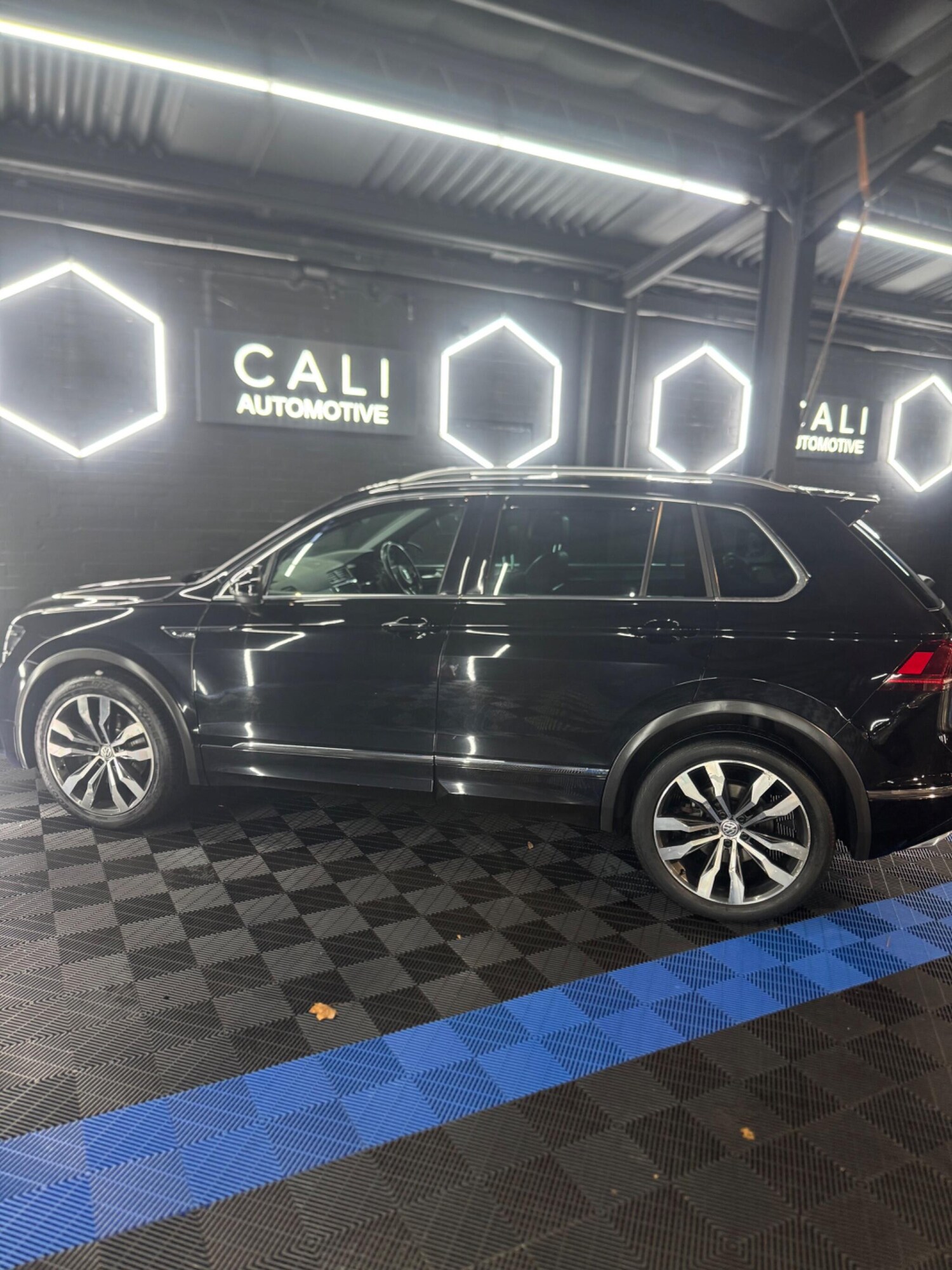 Used Volkswagen Tiguan for sale - 77808264: Photo 9