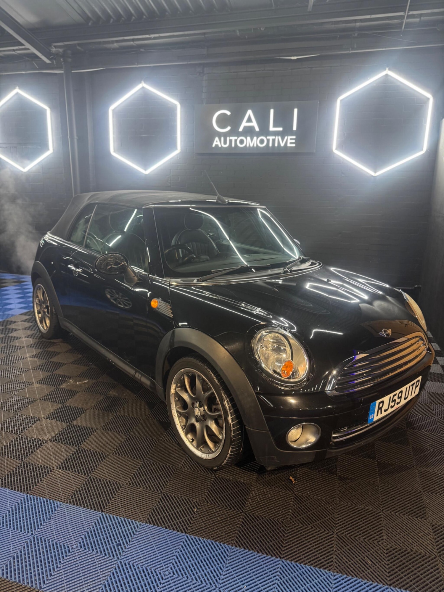 Used MINI Convertible 2010 for sale - 77549993: Photo 1