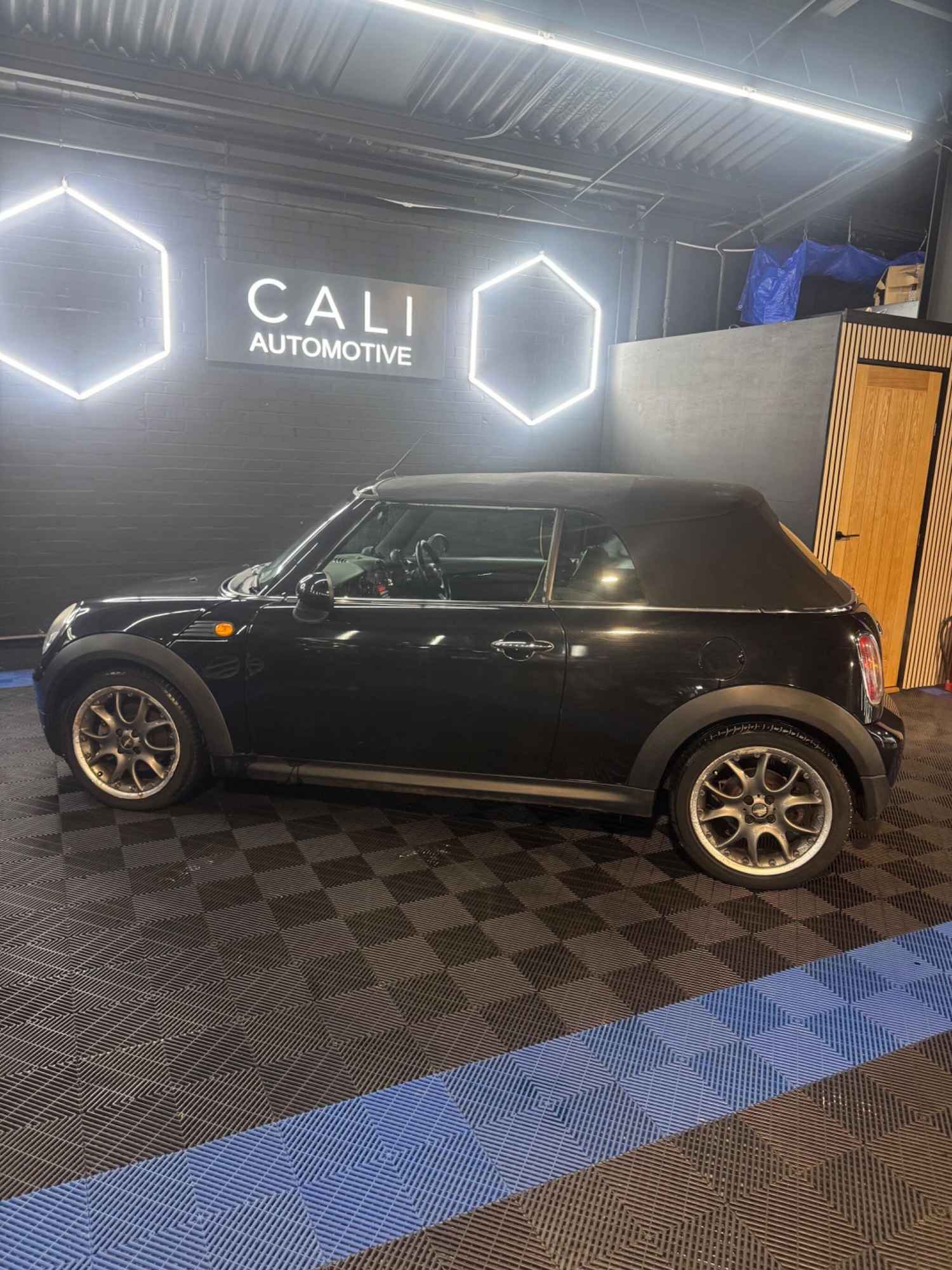 Used MINI Convertible 2010 for sale - 77549993: Photo 11