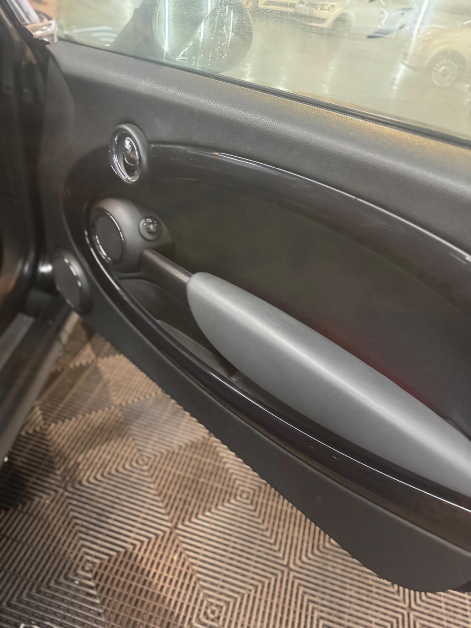 Used MINI Convertible 2010 for sale - 77549993: Photo 24