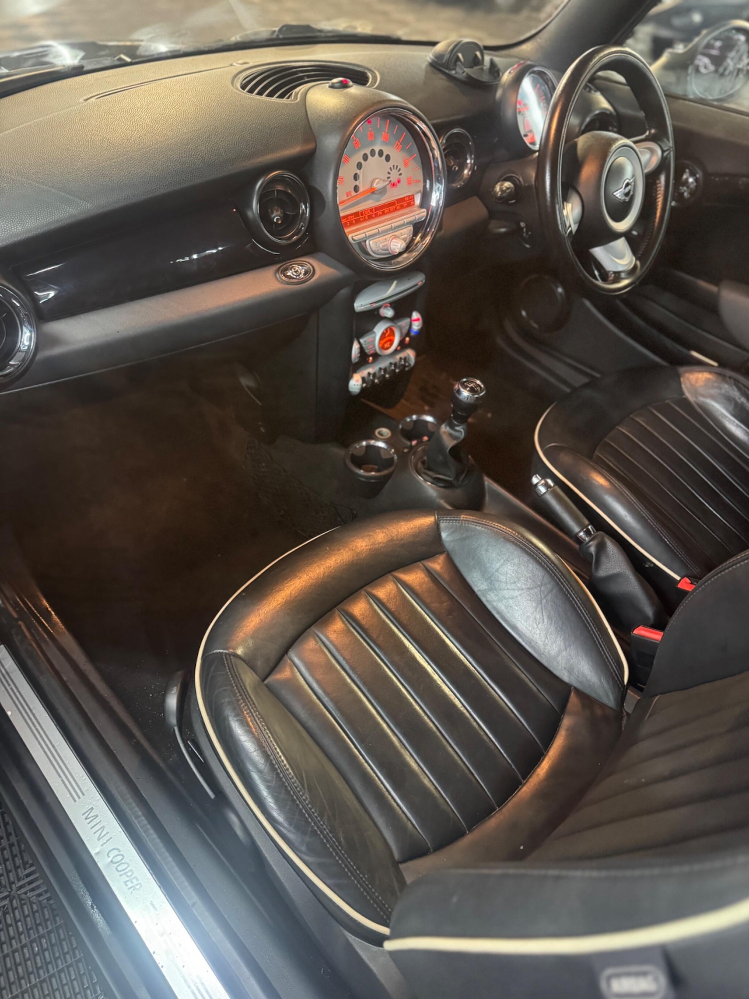 Used MINI Convertible 2010 for sale - 77549993: Photo 30