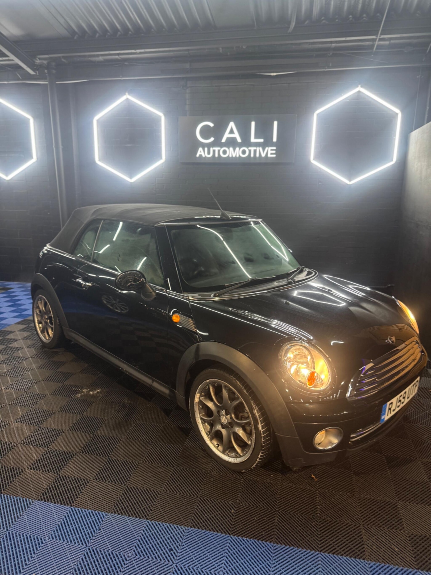 Used MINI Convertible 2010 for sale - 77549993: Photo 7