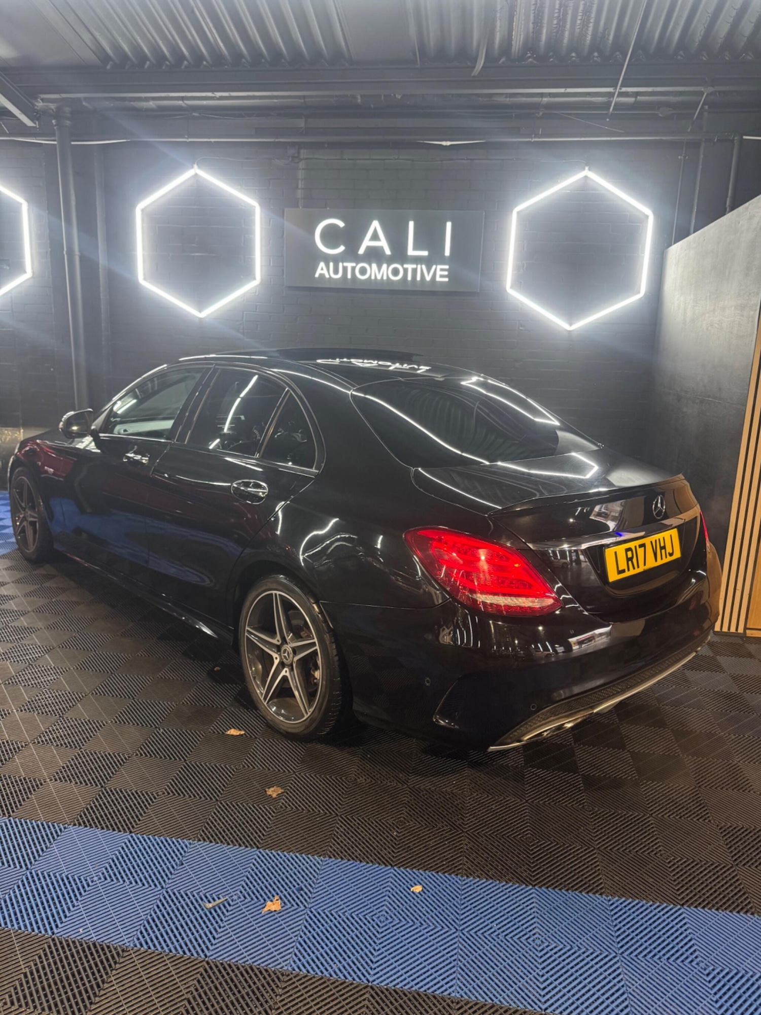 Used Mercedes-Benz C Class 2017 for sale - 77696262: Photo 2