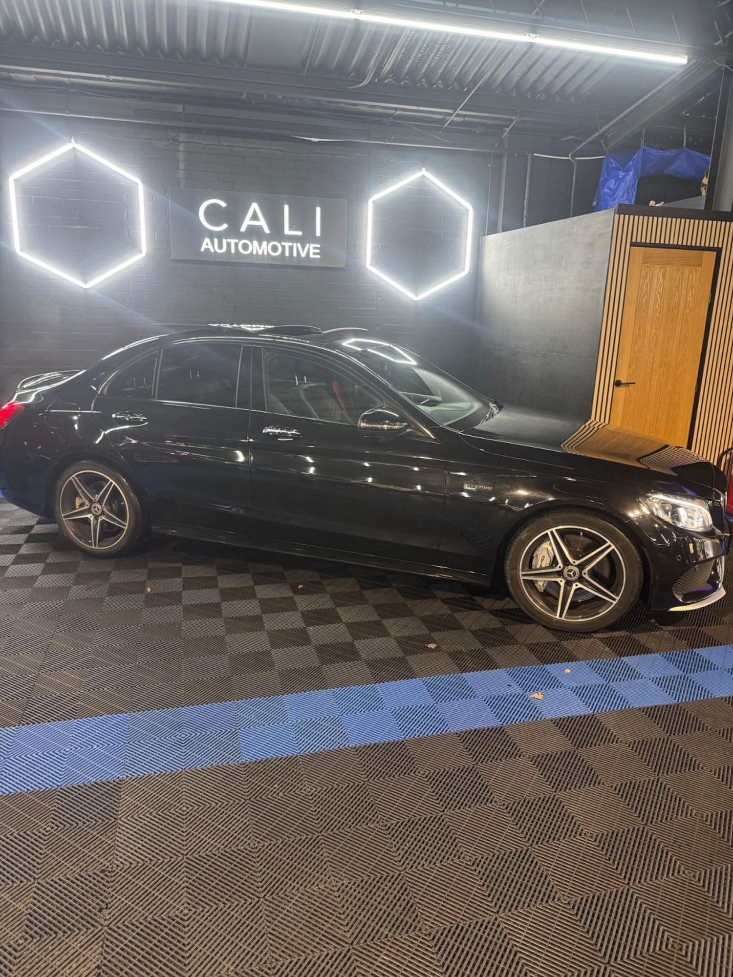 Used Mercedes-Benz C Class 2017 for sale - 77696262: Photo 4