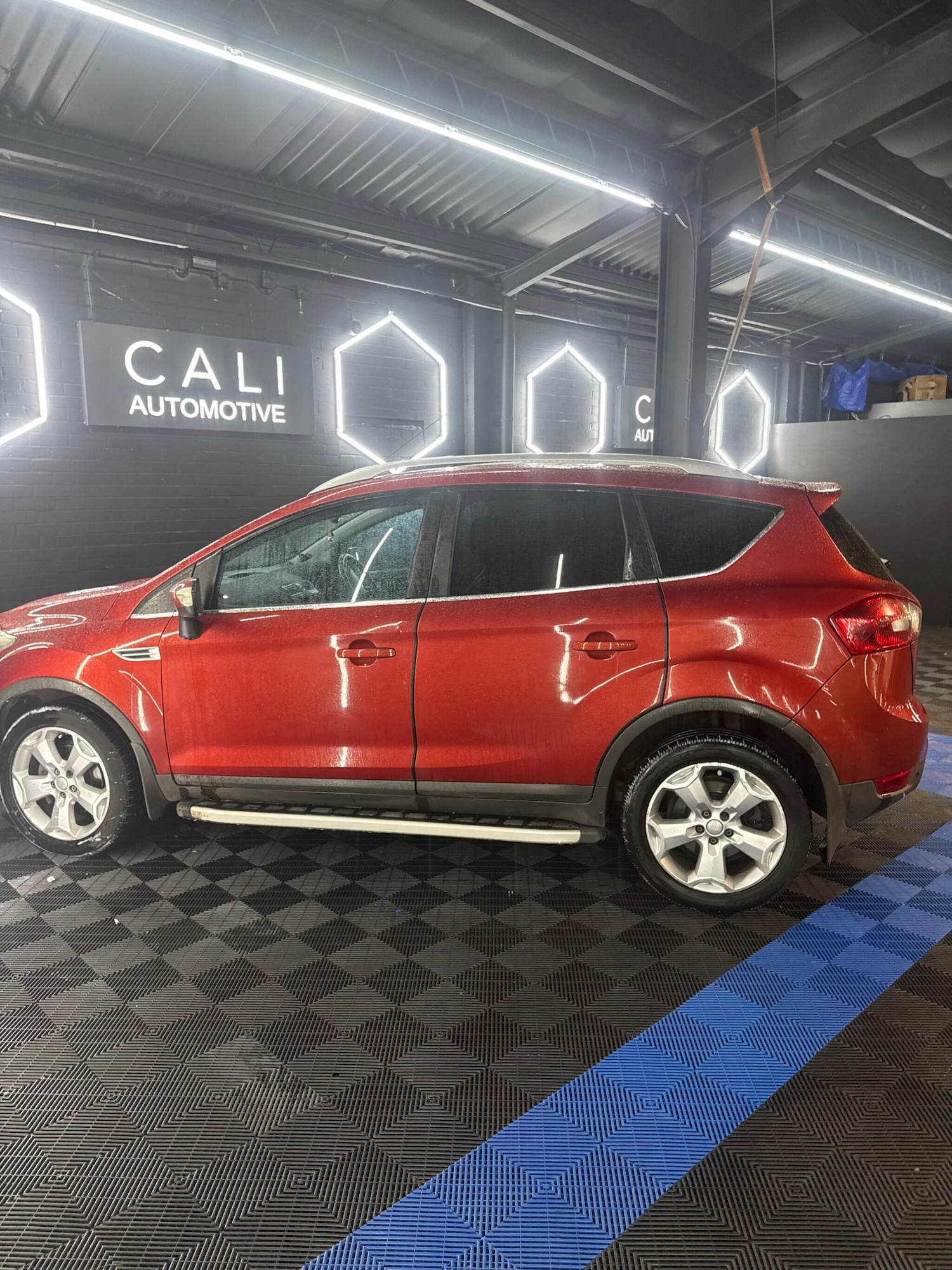 Used Ford Kuga 2009 for sale - 77320877: Photo 4