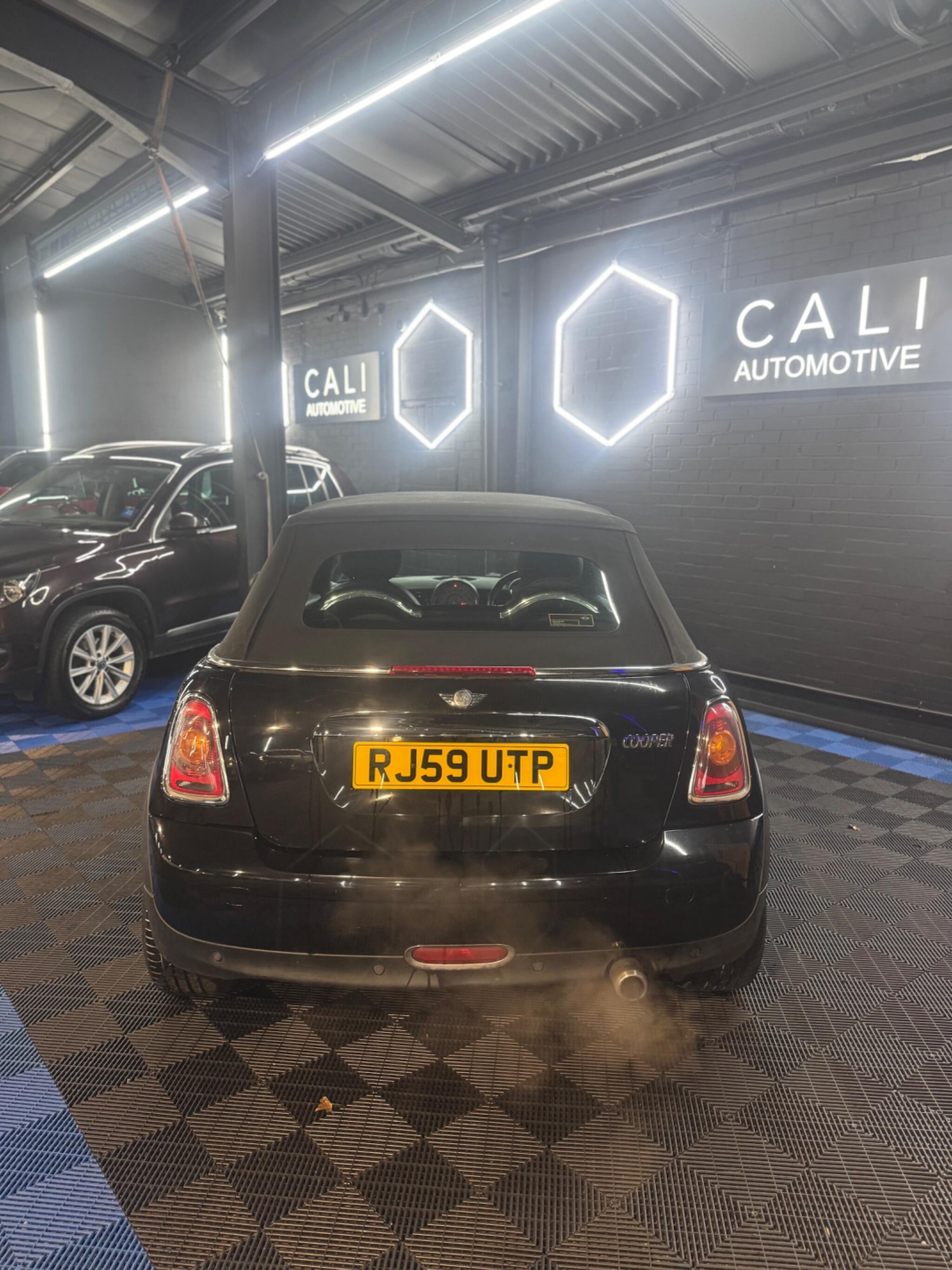 Used MINI Convertible 2010 for sale - 77908723: Photo 14